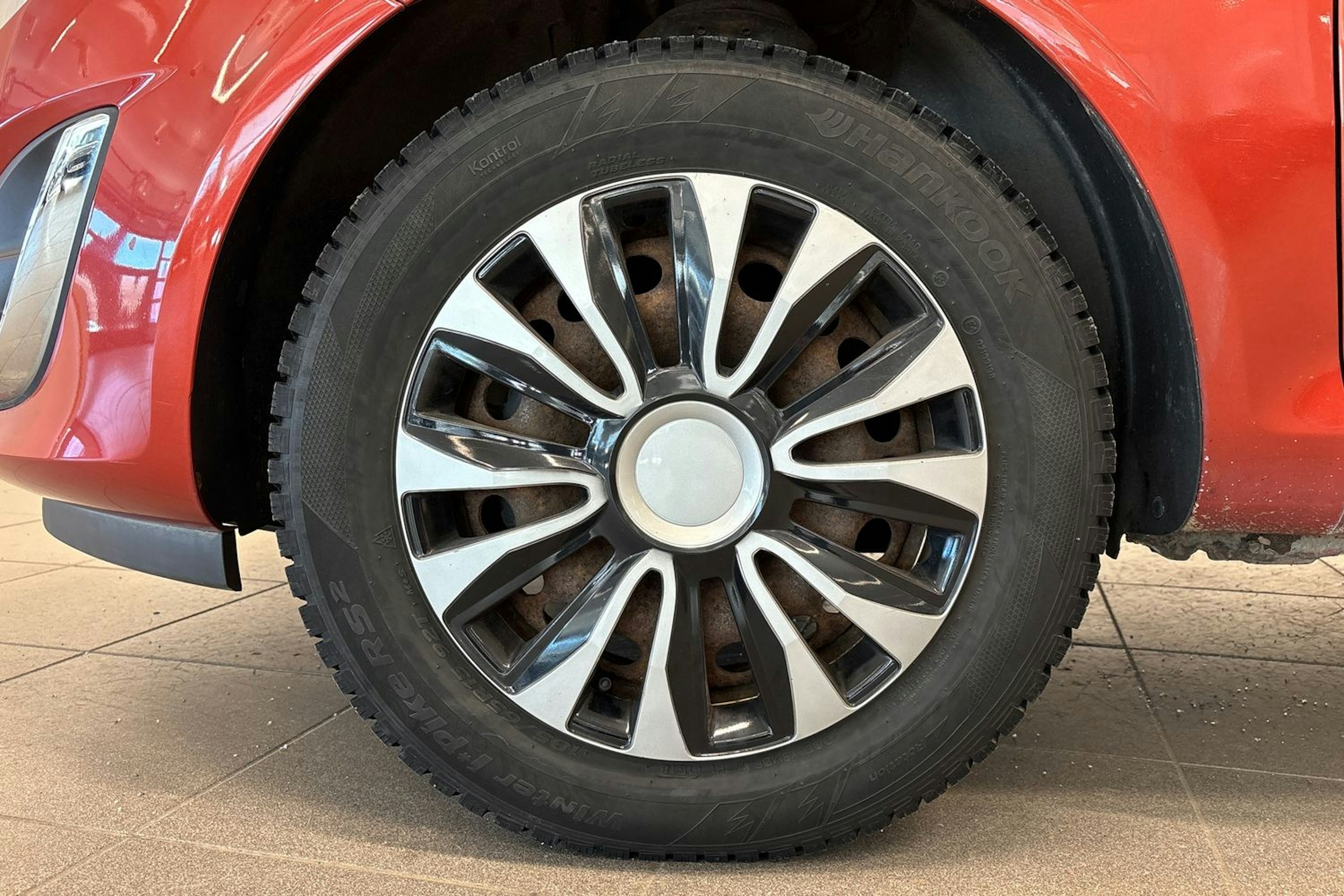 punainen Opel Corsa 2012 kuva 10.