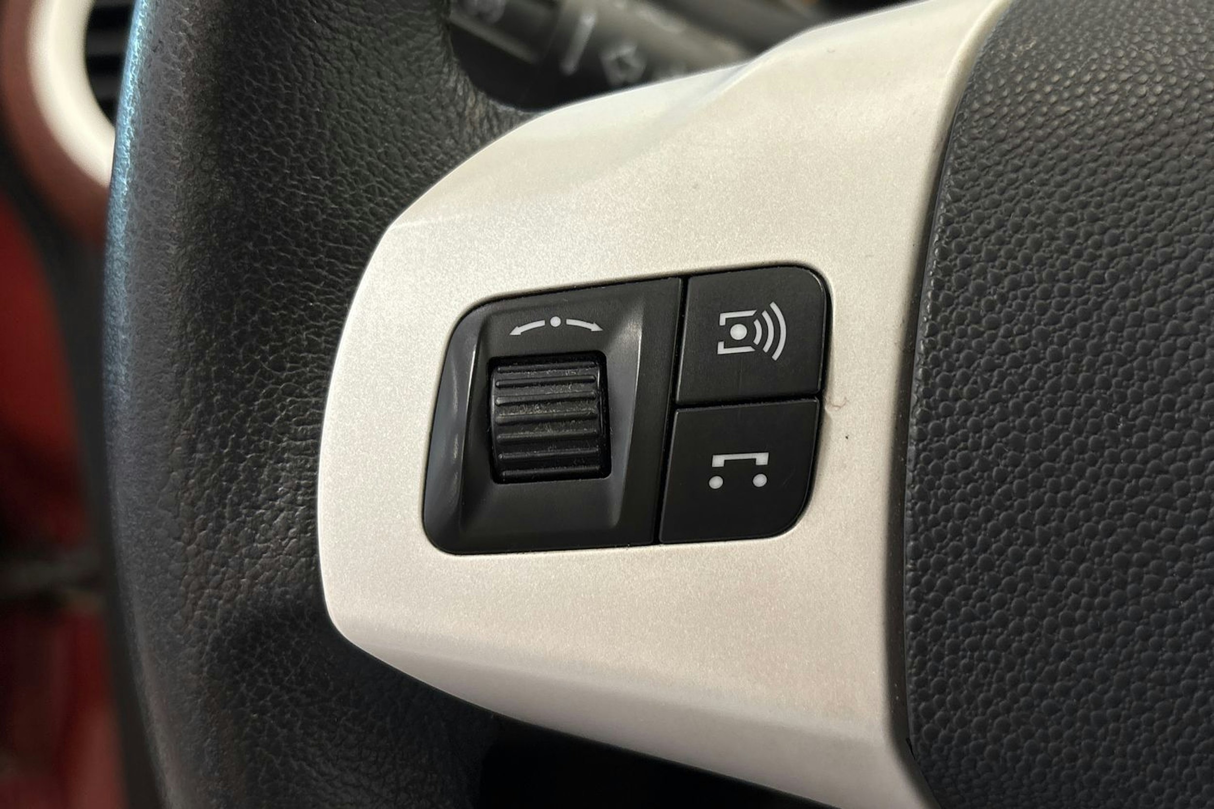 punainen Opel Corsa 2012 kuva 13.