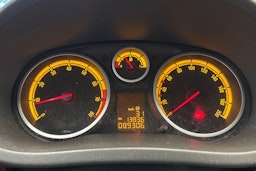 punainen Opel Corsa 2012 kuva 15.