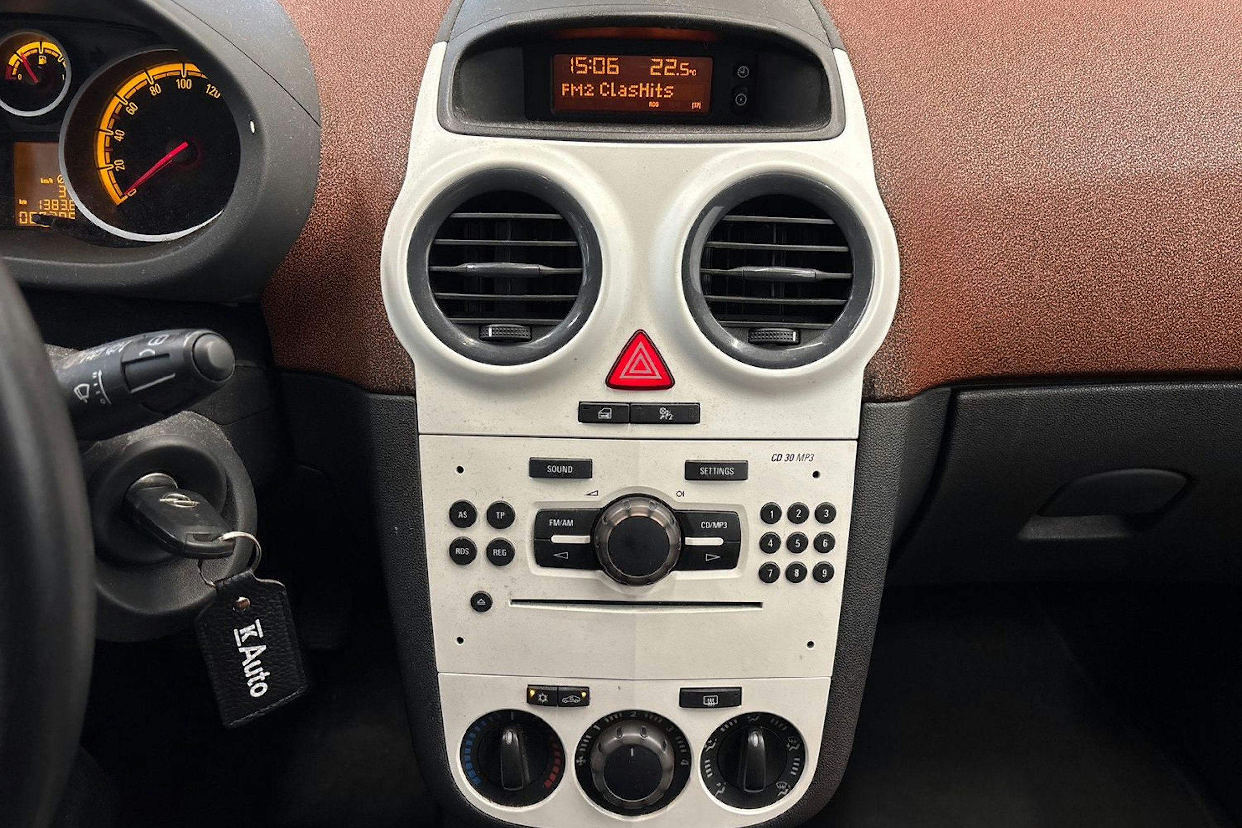 punainen Opel Corsa 2012 kuva 16.