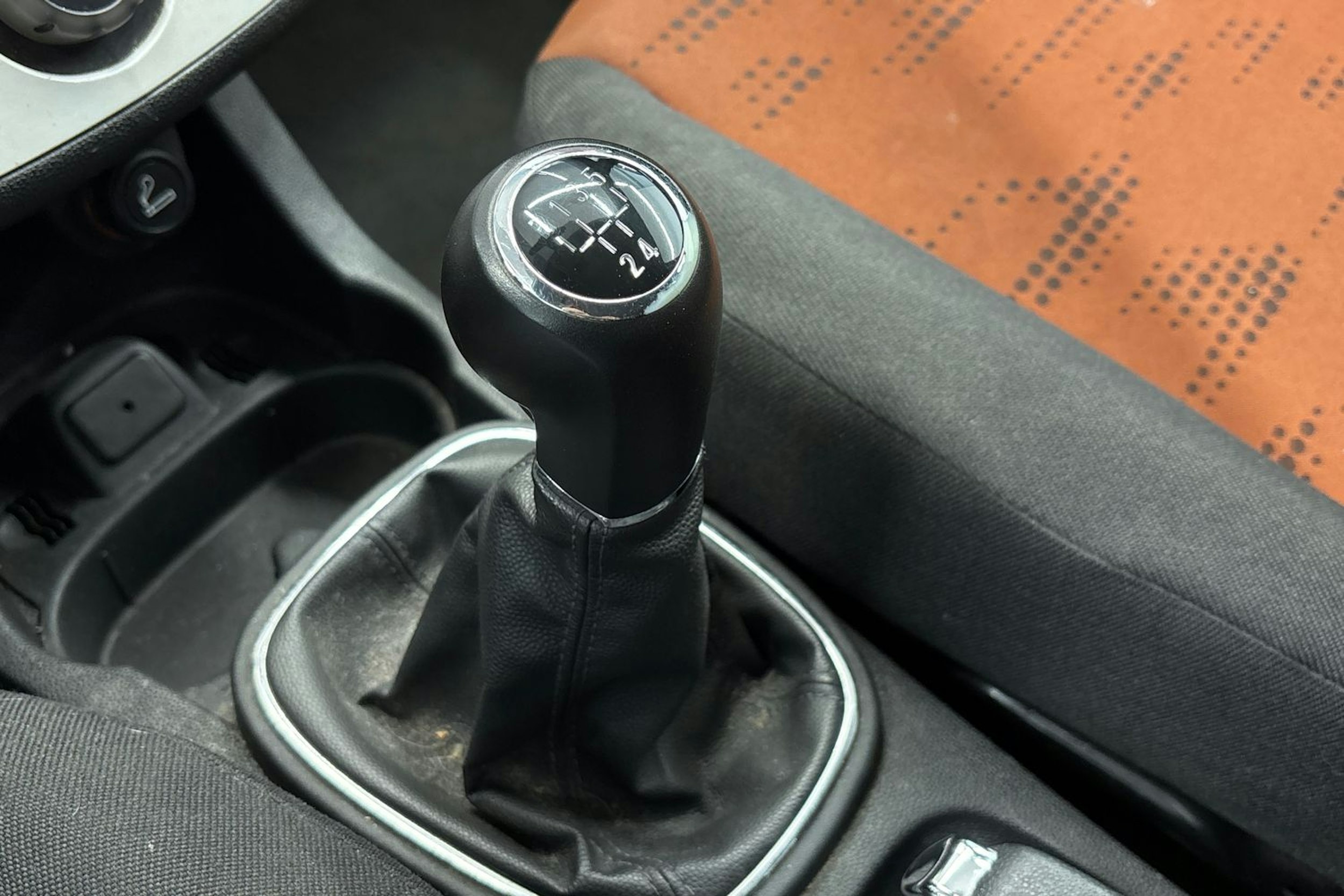 punainen Opel Corsa 2012 kuva 17.