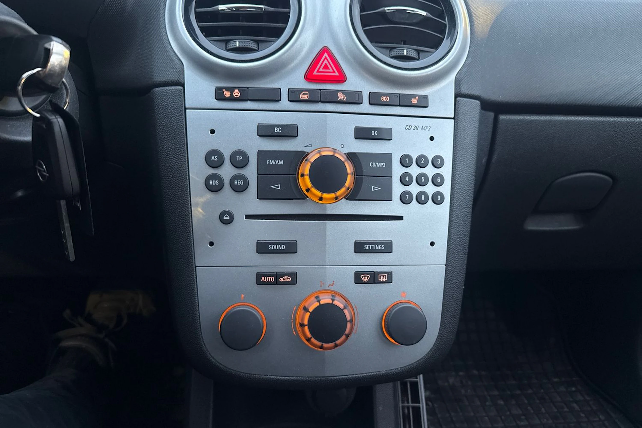 Harmaa Opel CORSA 2012 kuva 16.