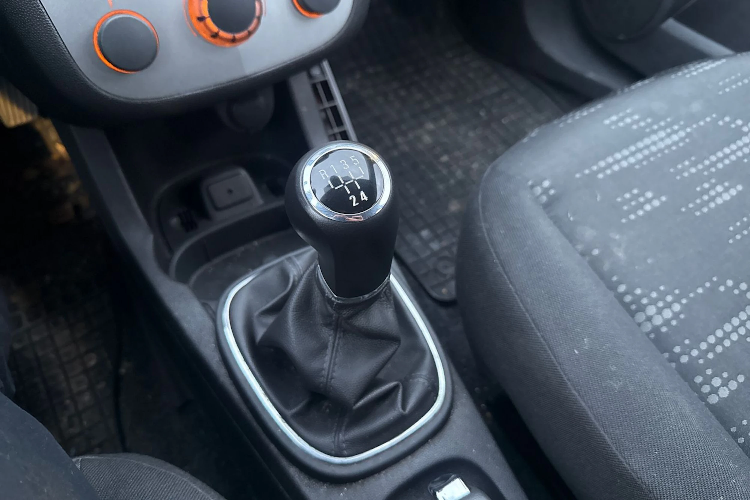Harmaa Opel CORSA 2012 kuva 17.
