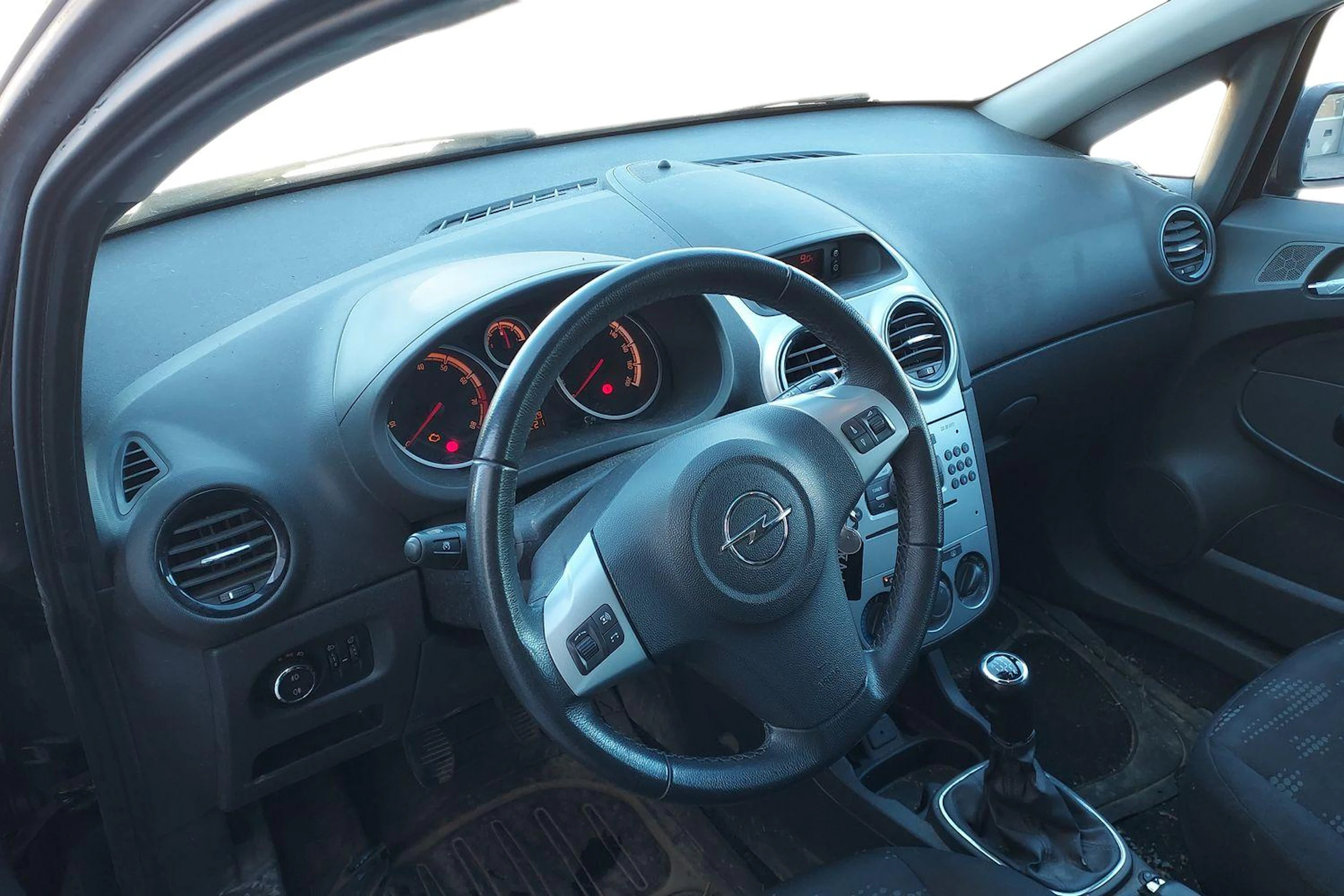 musta Opel Corsa 2013 kuva 3.