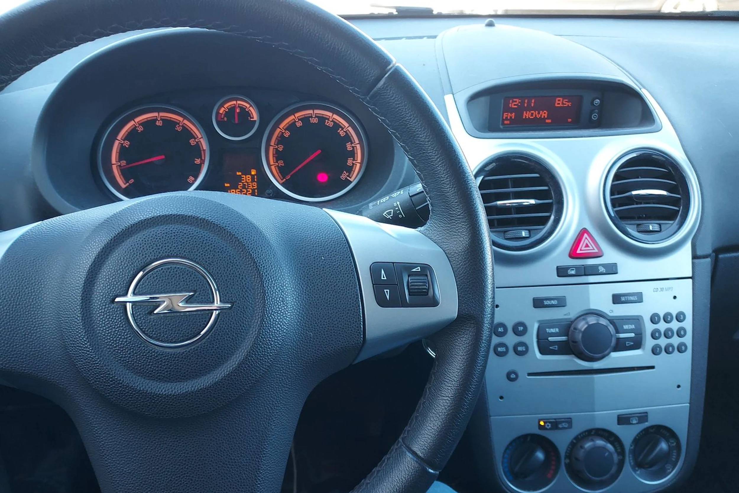 musta Opel Corsa 2013 kuva 11.