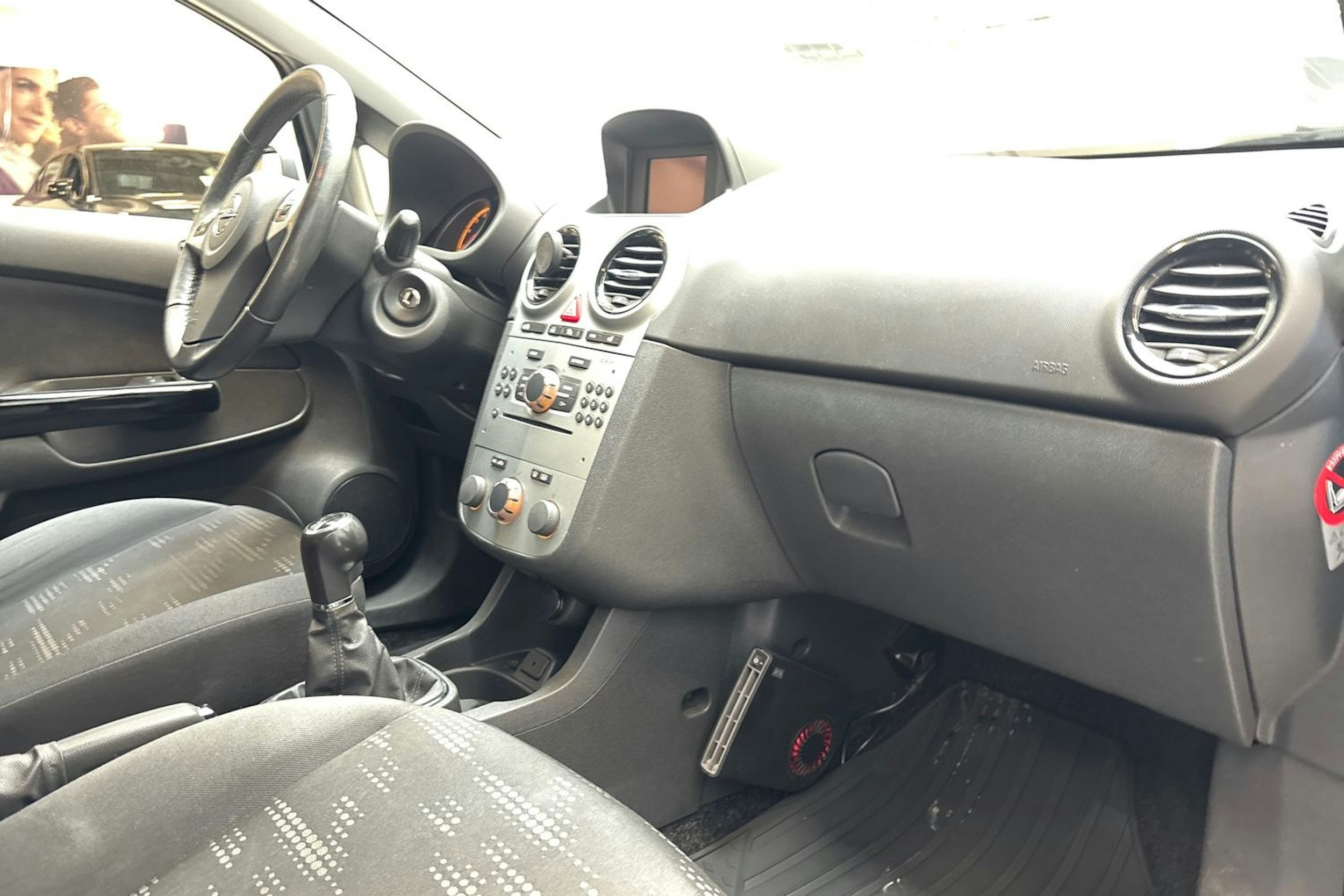 sininen Opel Corsa 2013 kuva 16.