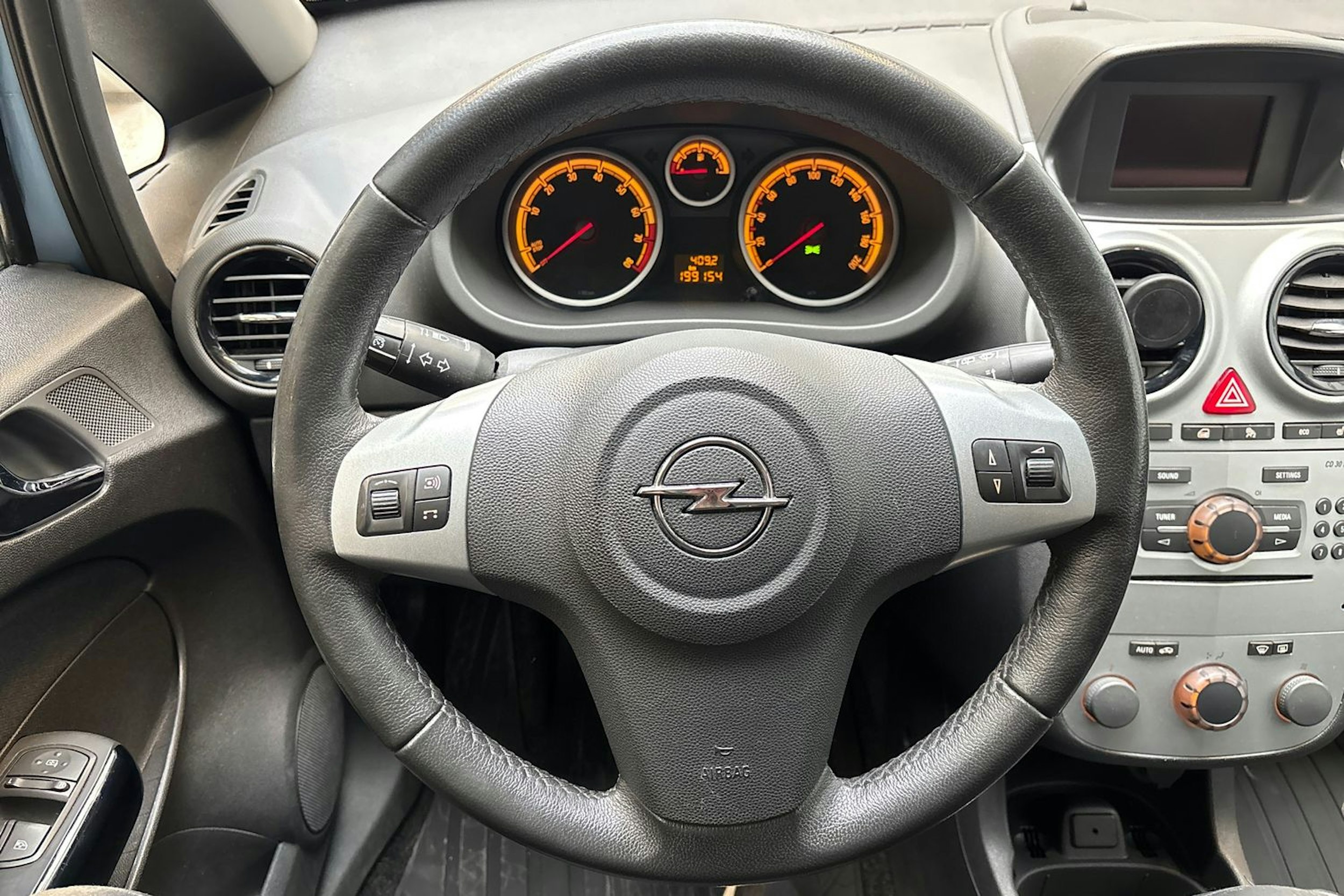 sininen Opel Corsa 2013 kuva 17.