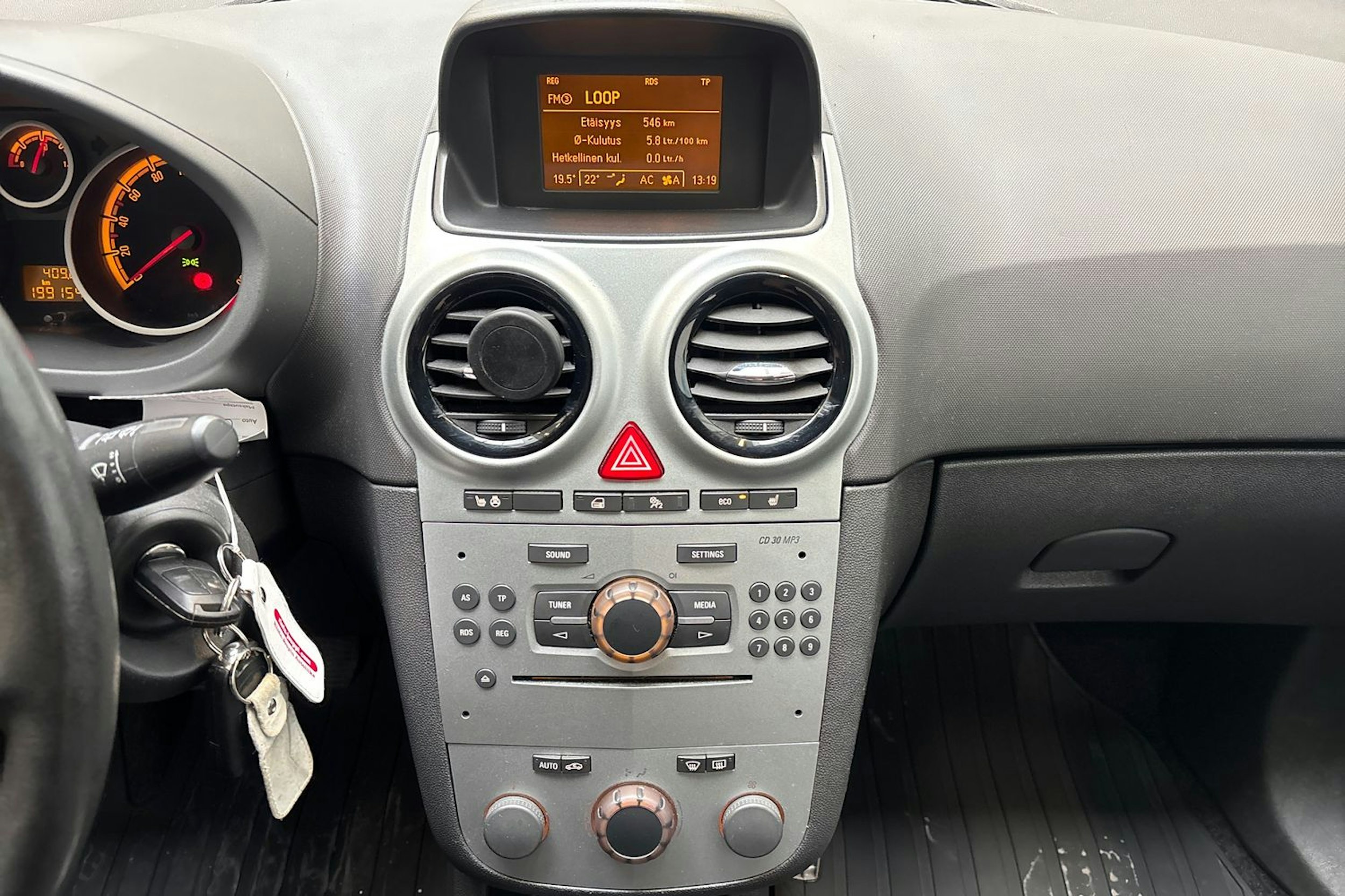 sininen Opel Corsa 2013 kuva 18.