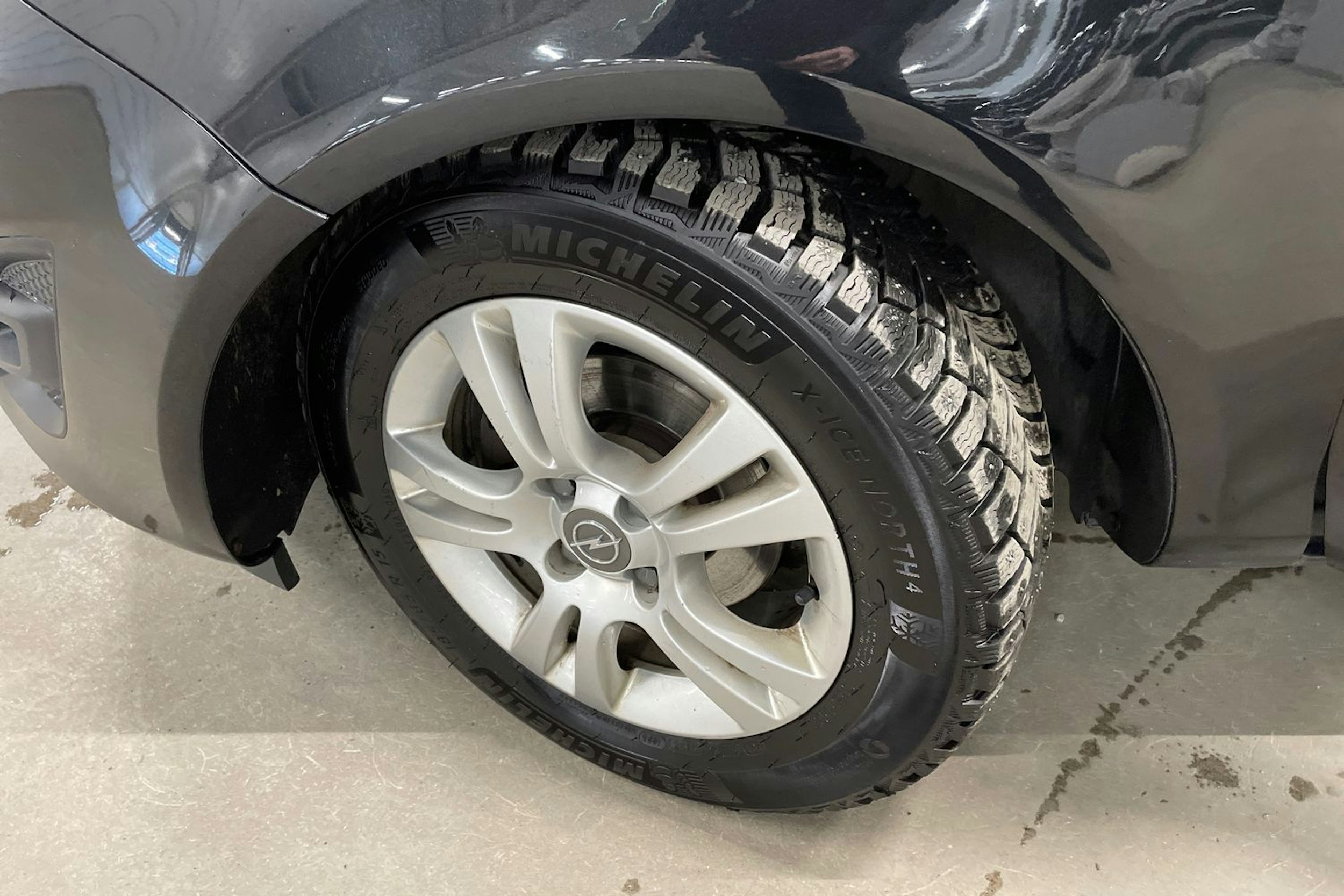 musta Opel Corsa 2013 kuva 10.