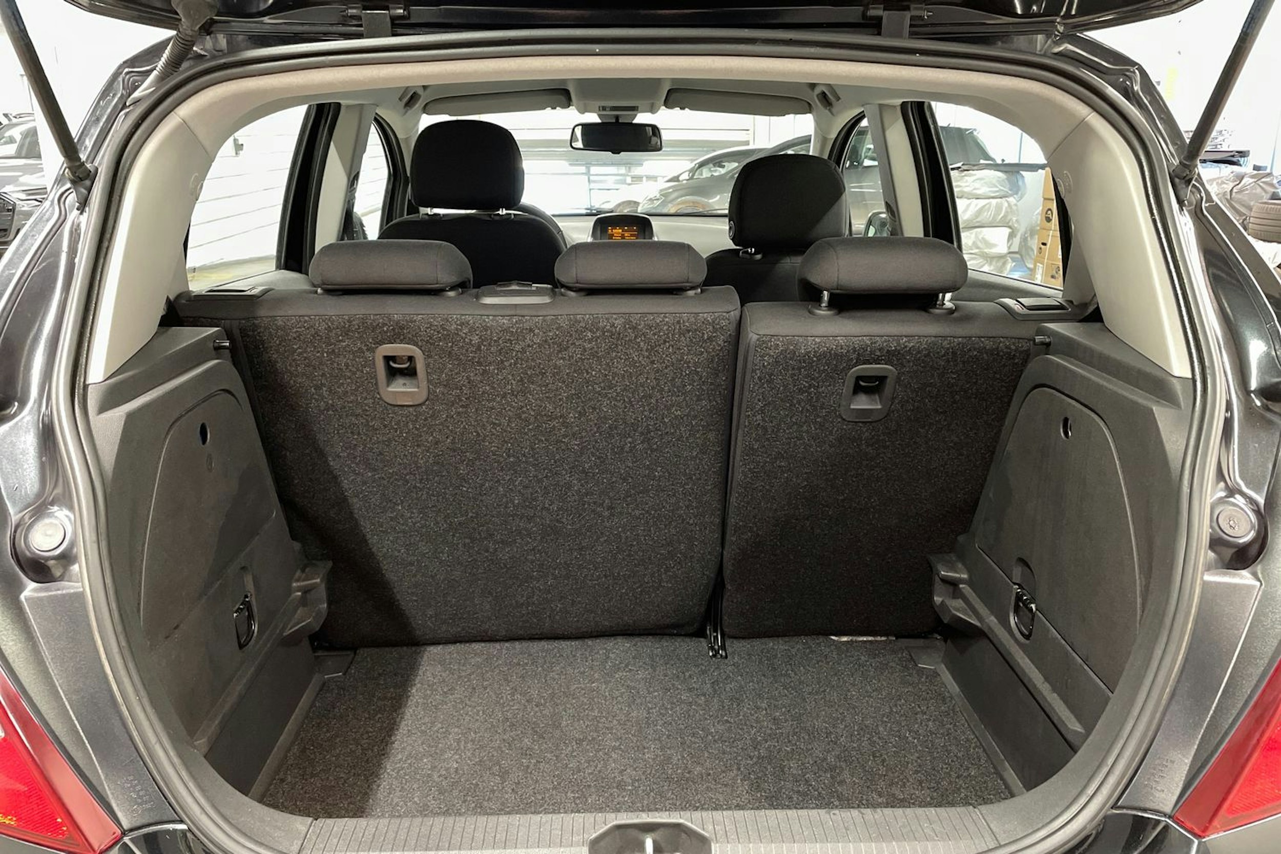 musta Opel Corsa 2013 kuva 12.