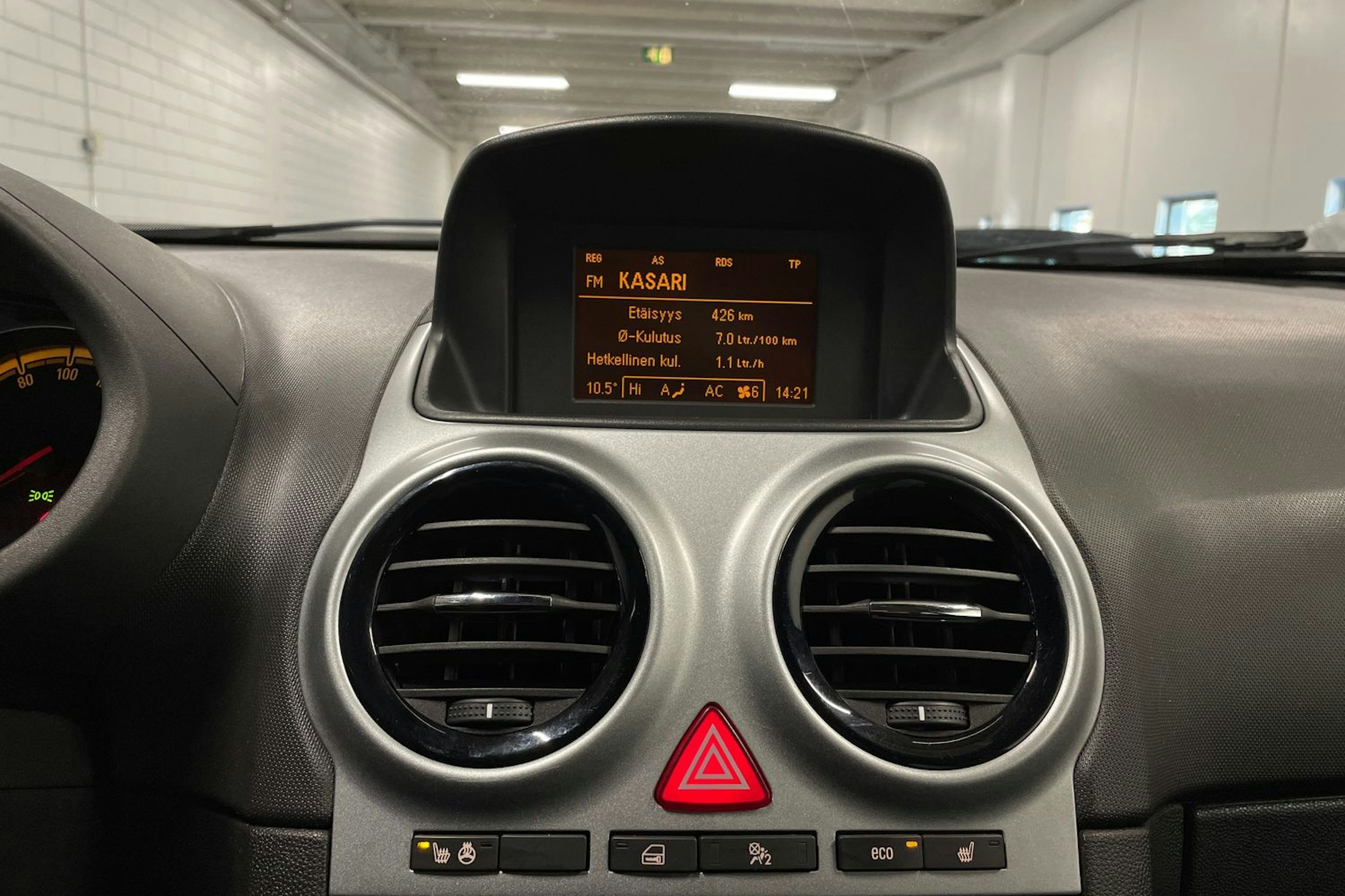 musta Opel Corsa 2013 kuva 14.