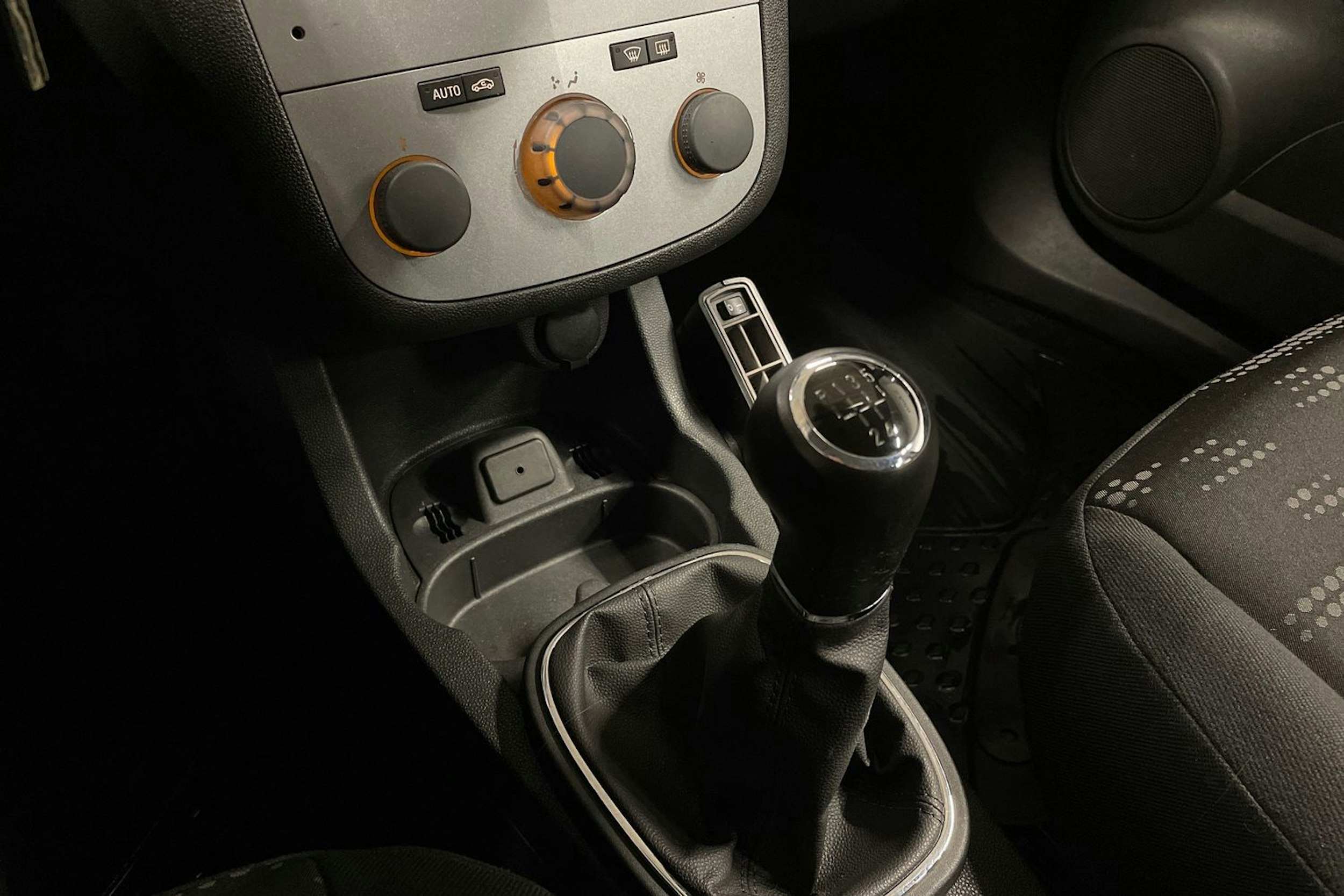 musta Opel Corsa 2013 kuva 16.