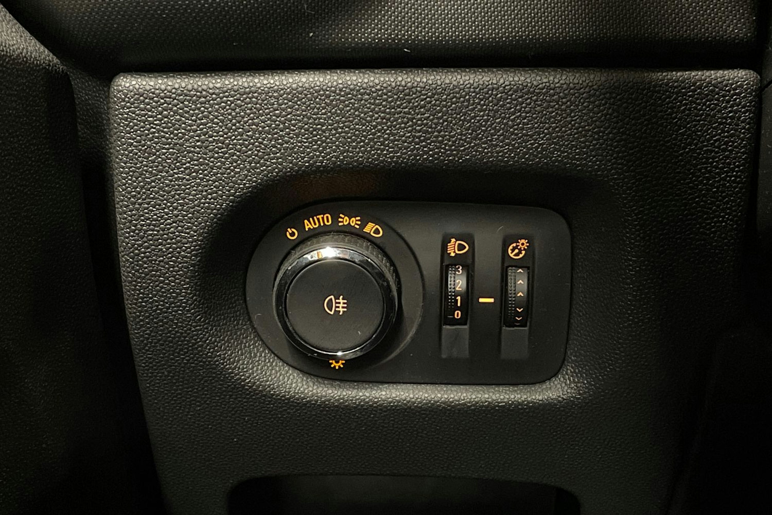 musta Opel Corsa 2013 kuva 17.