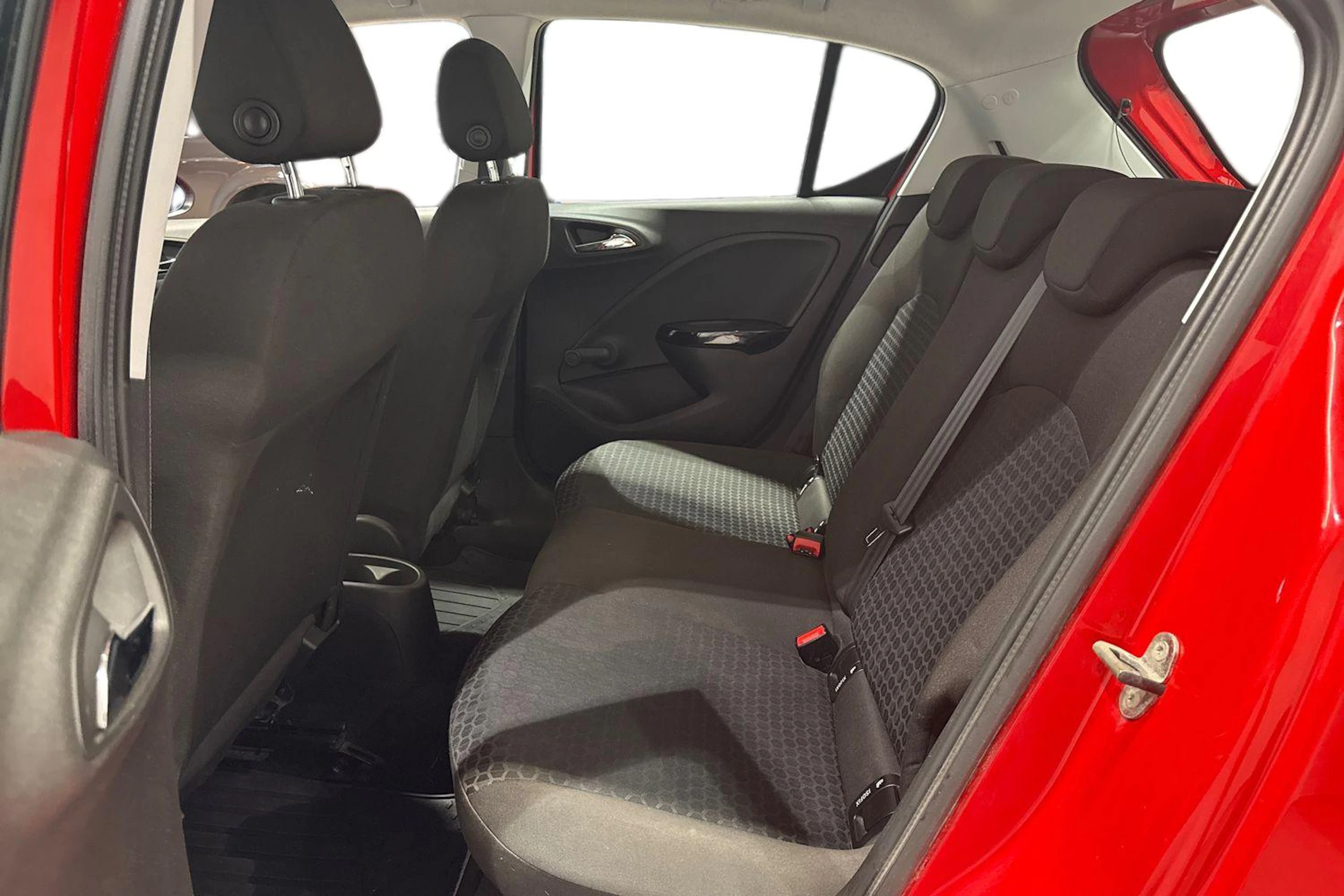 punainen Opel Corsa 2015 kuva 11.