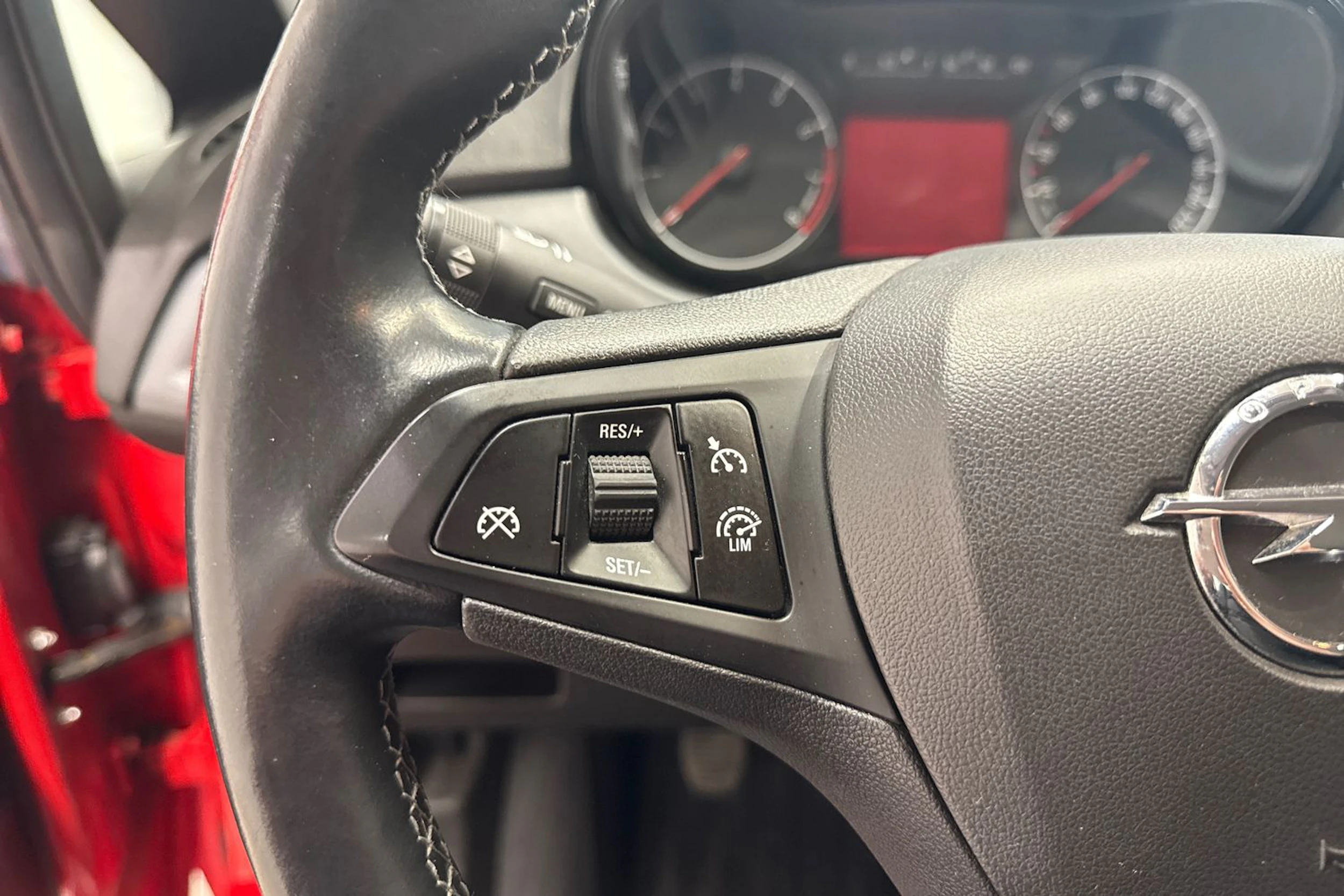 punainen Opel Corsa 2015 kuva 21.