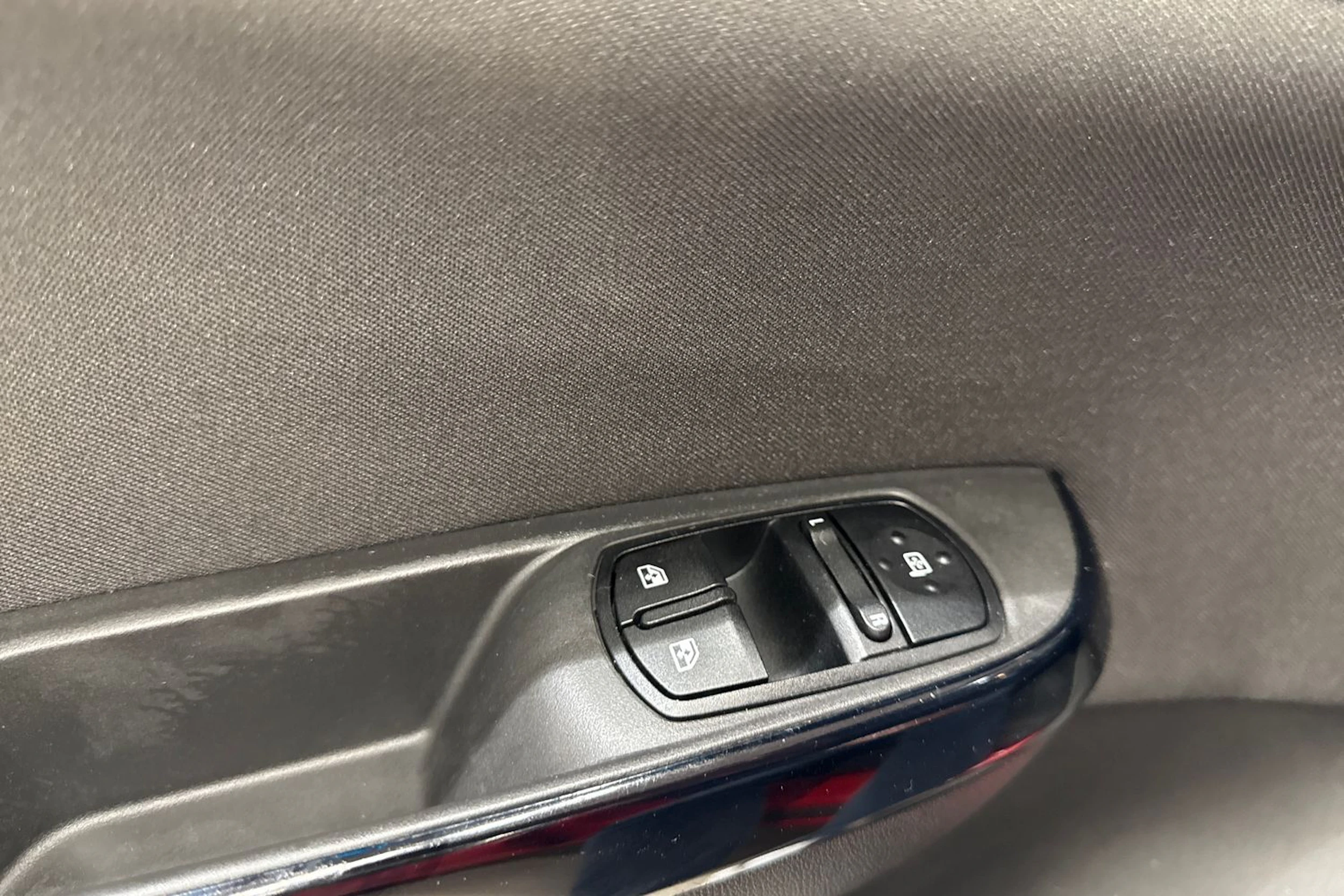 punainen Opel Corsa 2015 kuva 25.