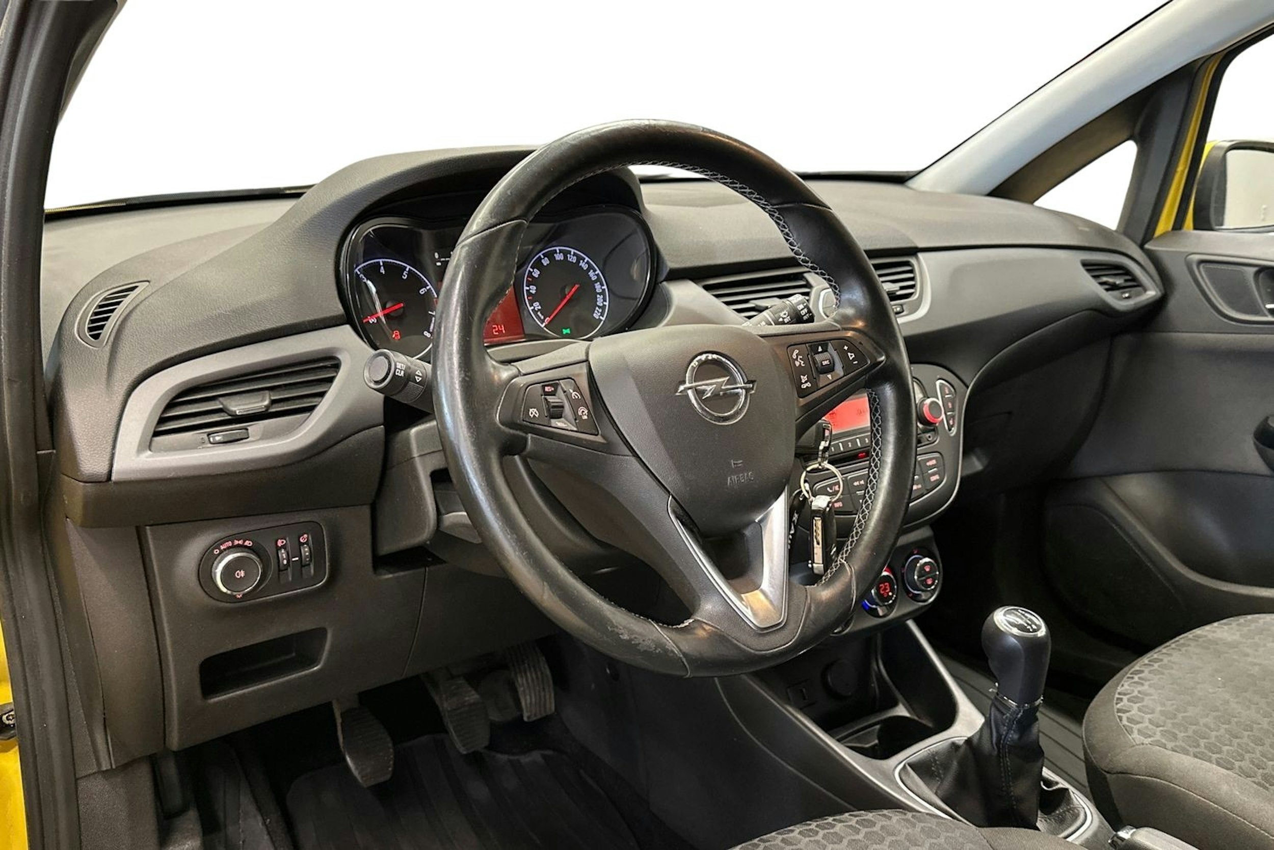 keltainen Opel Corsa 2015 kuva 7.