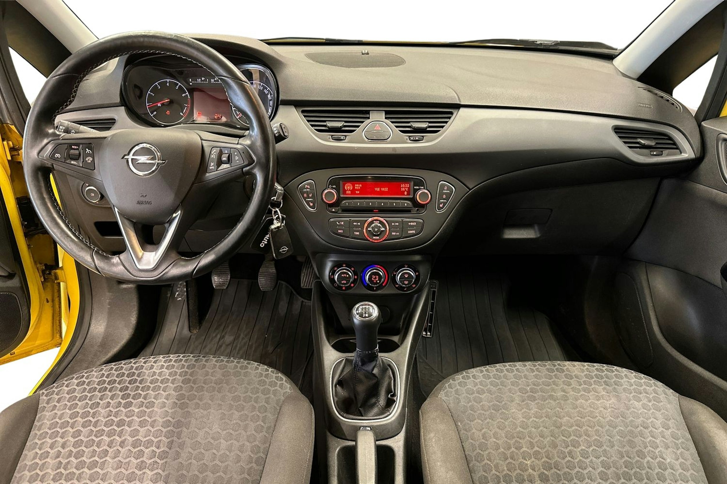 keltainen Opel Corsa 2015 kuva 9.
