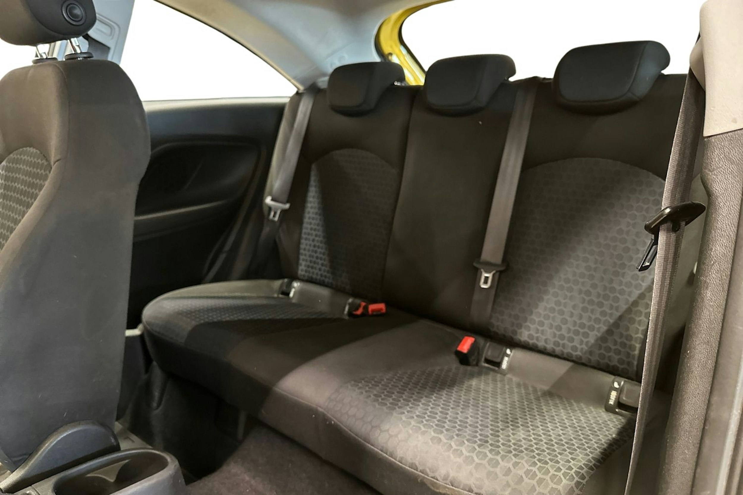 keltainen Opel Corsa 2015 kuva 10.