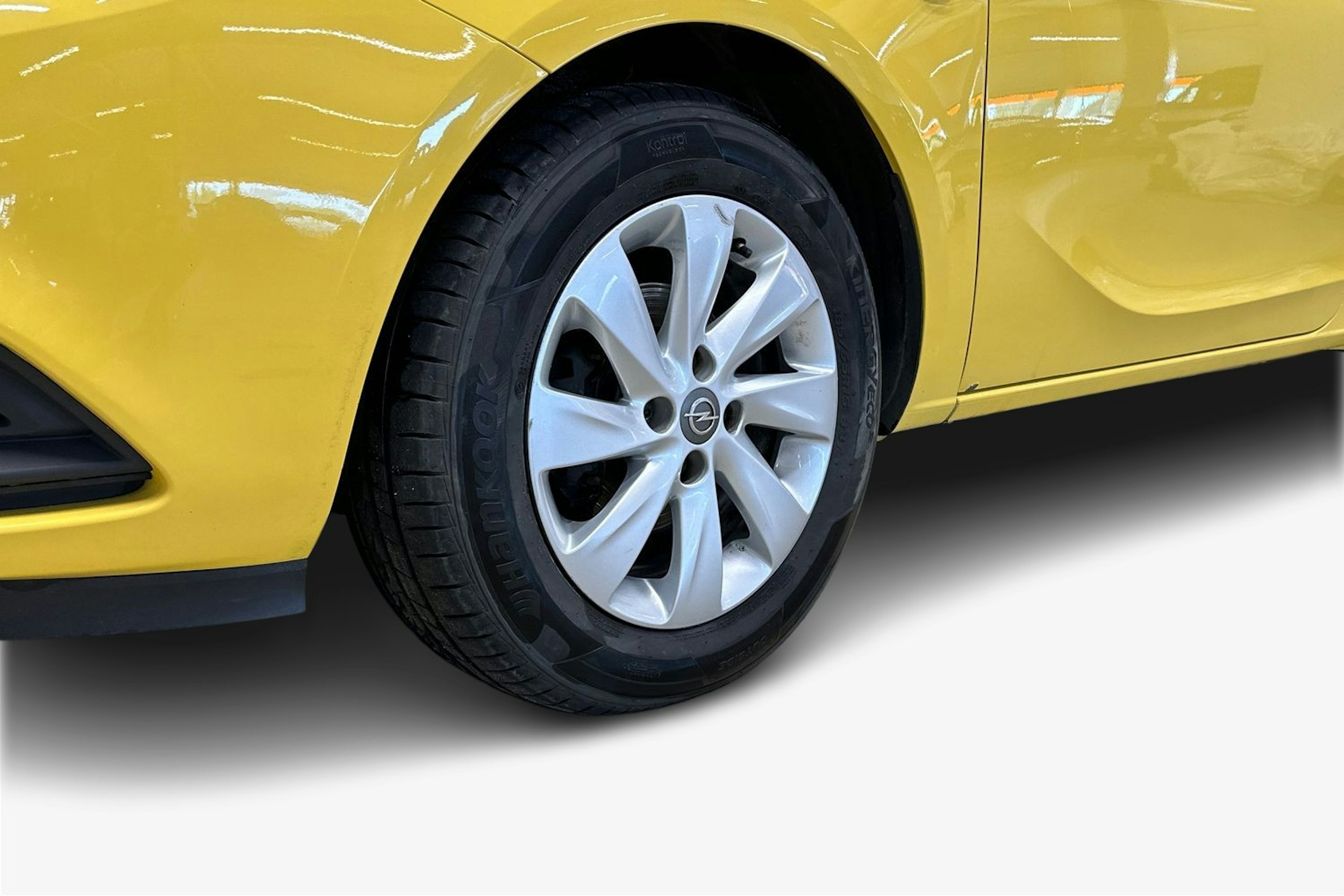 keltainen Opel Corsa 2015 kuva 12.