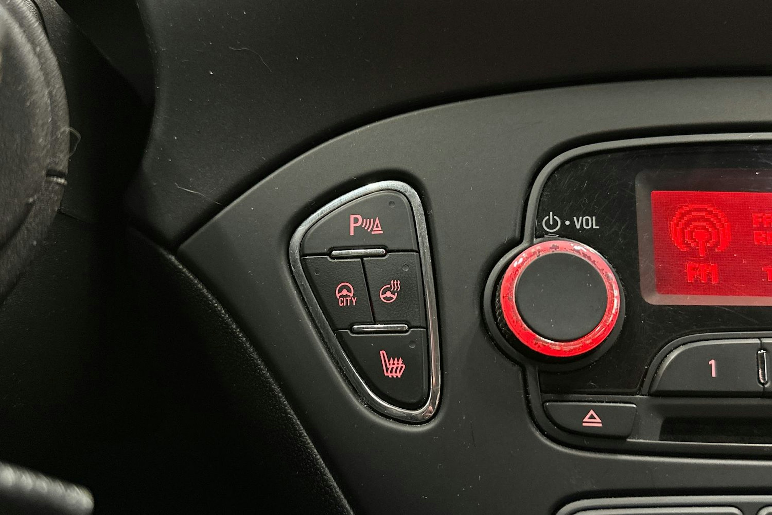 keltainen Opel Corsa 2015 kuva 16.