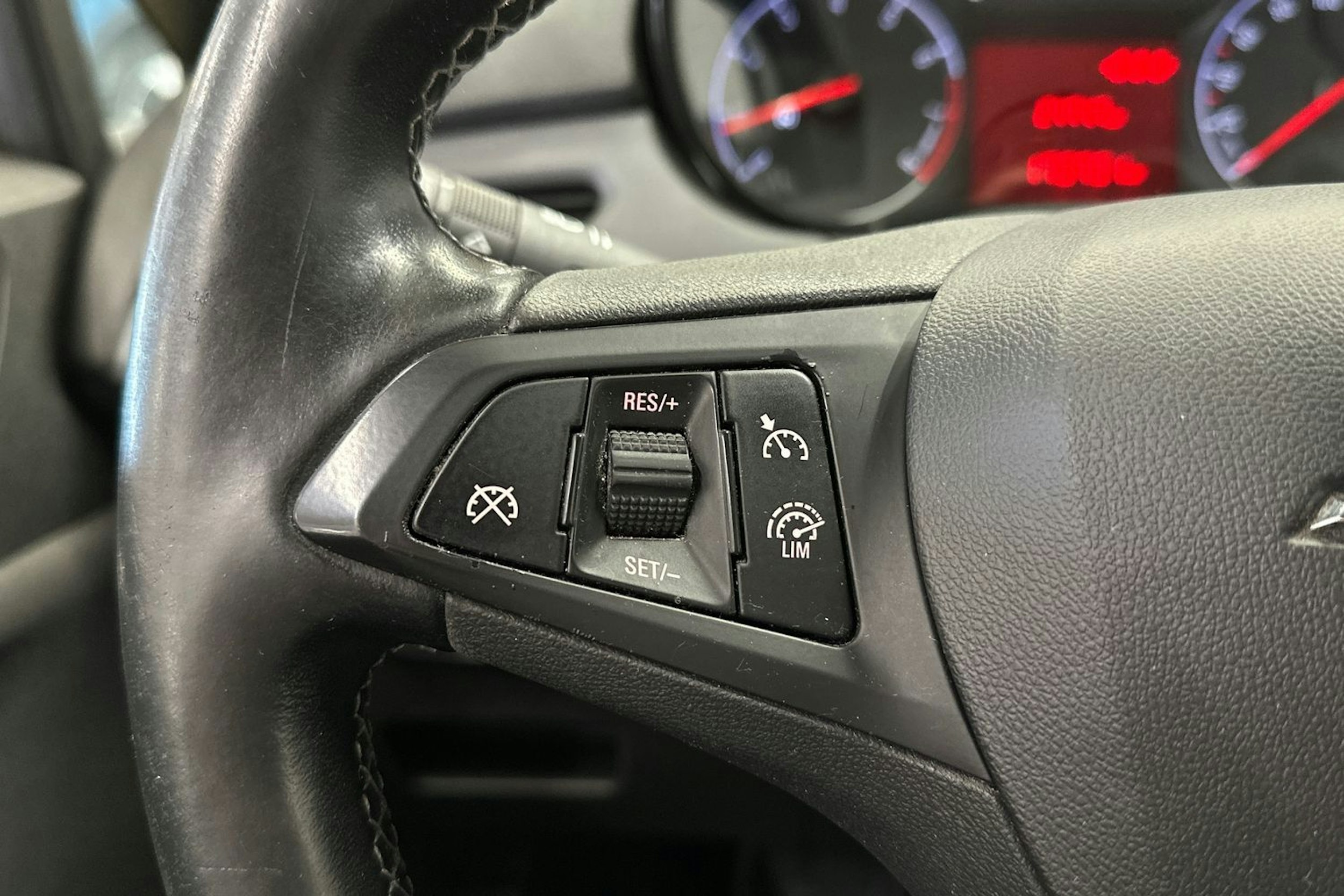 keltainen Opel Corsa 2015 kuva 19.