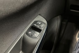 keltainen Opel Corsa 2015 kuva 22.