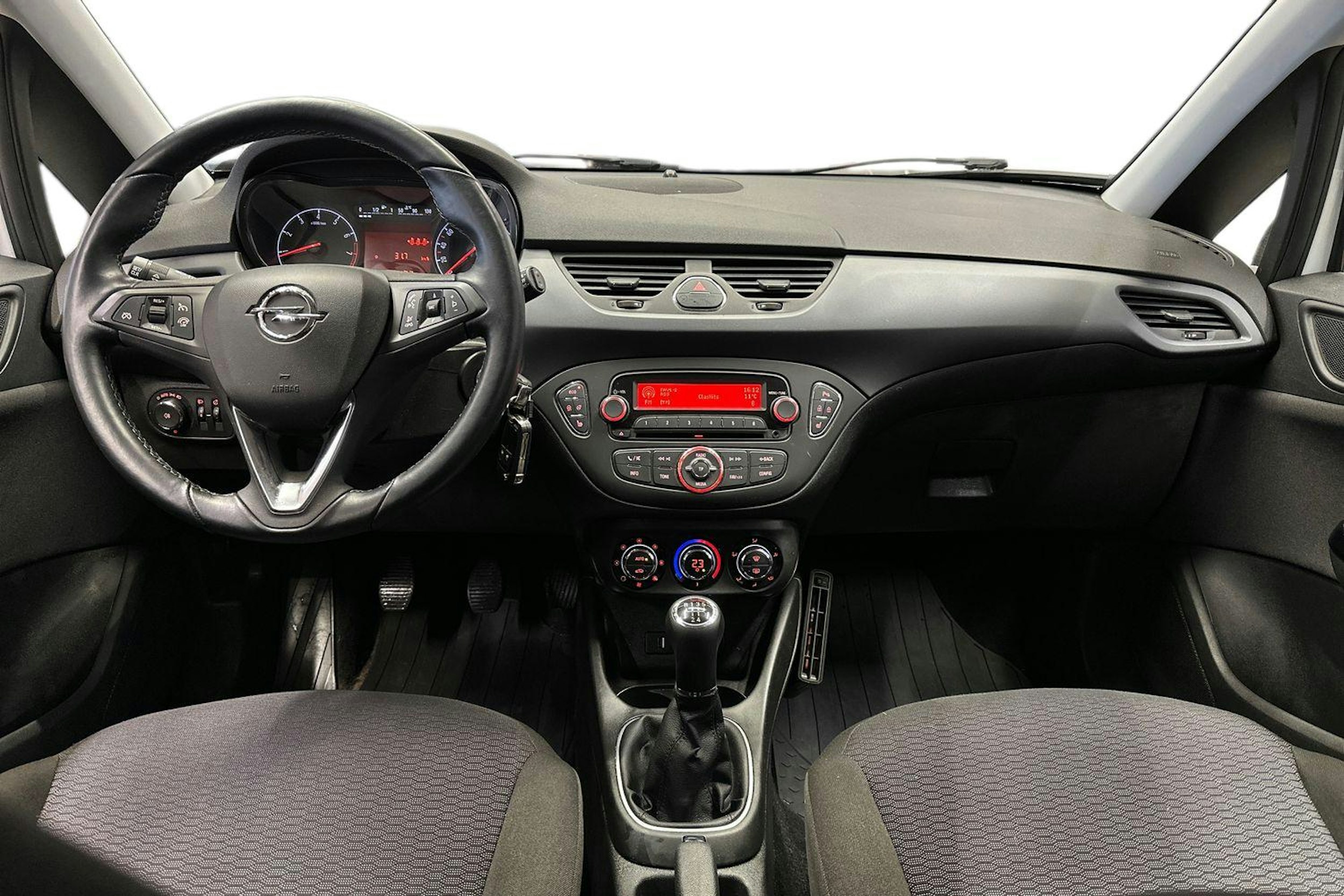 valkoinen Opel Corsa 2016 kuva 9.