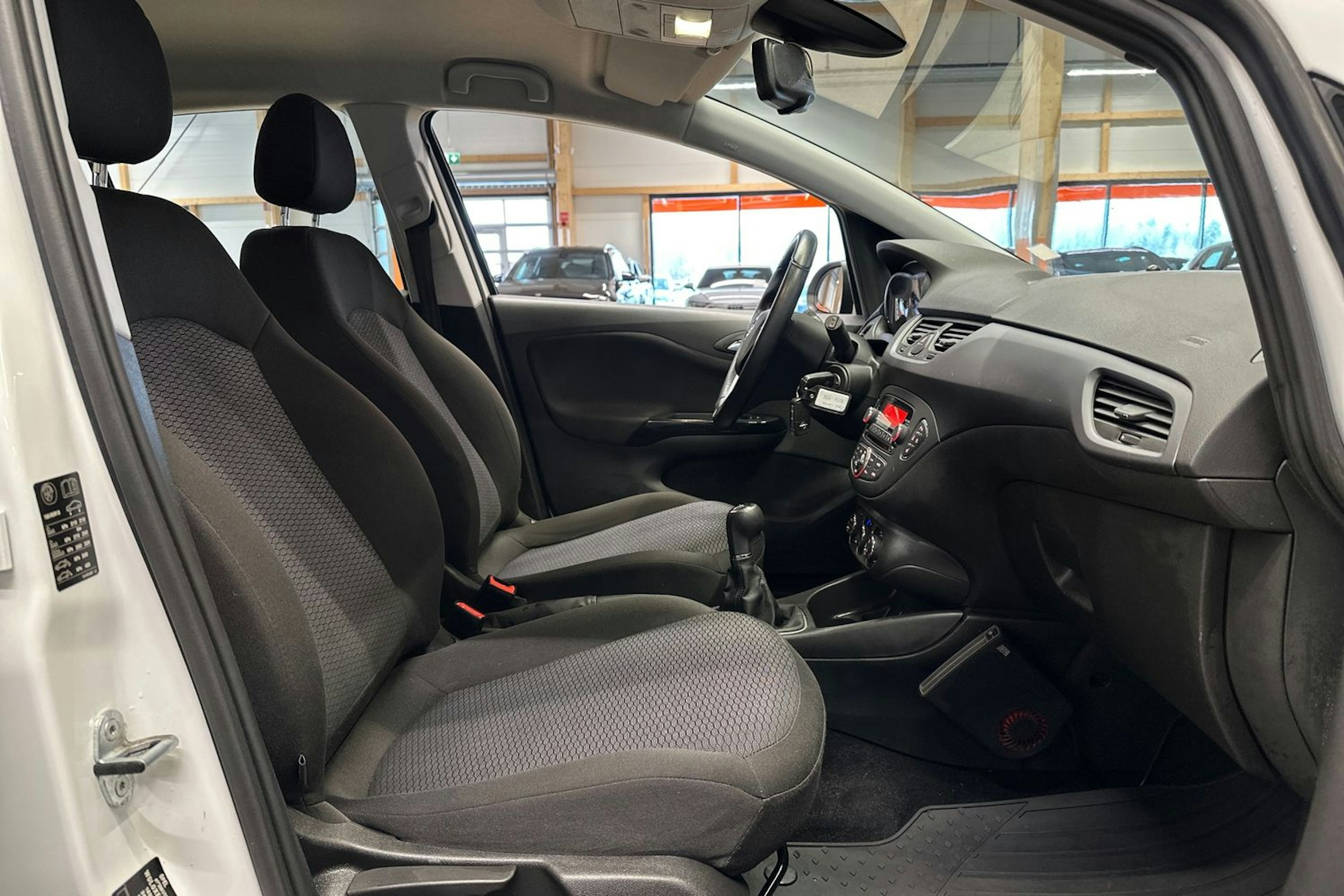 valkoinen Opel Corsa 2016 kuva 14.