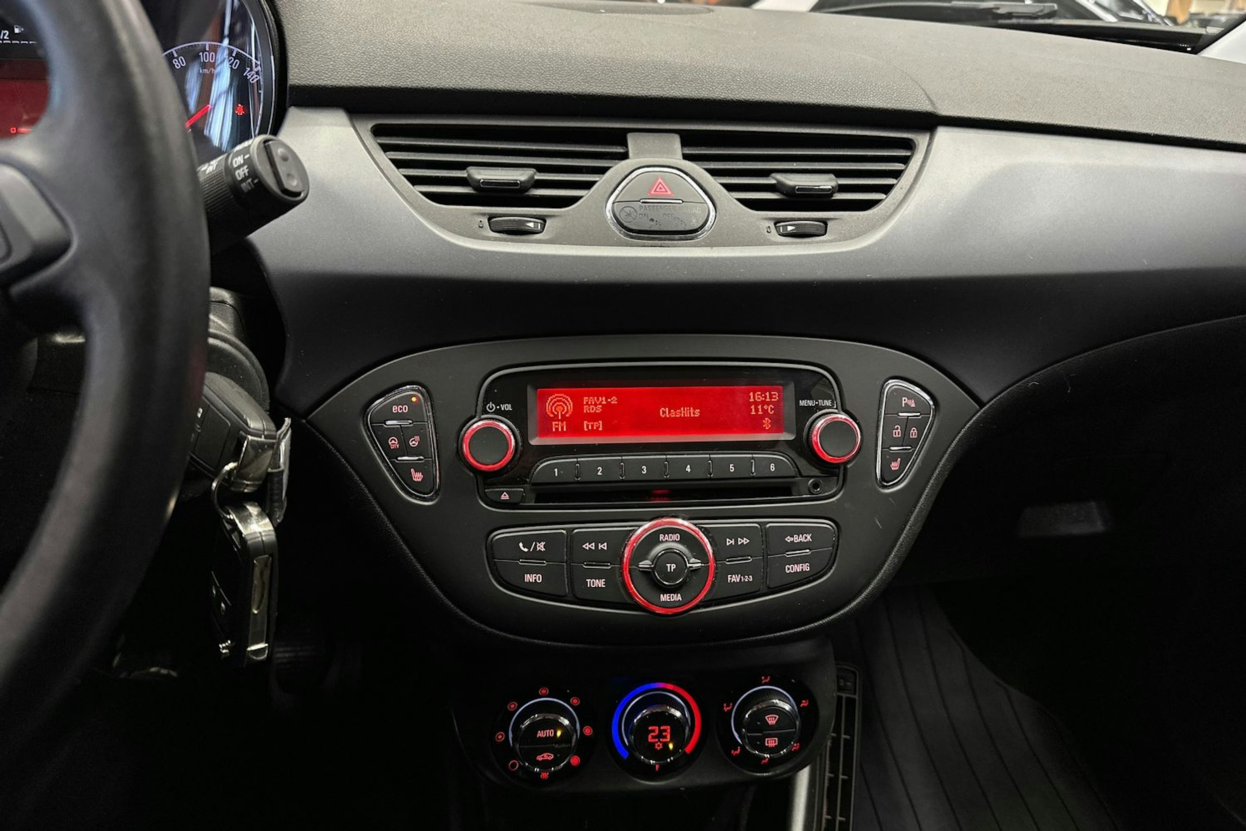 valkoinen Opel Corsa 2016 kuva 15.