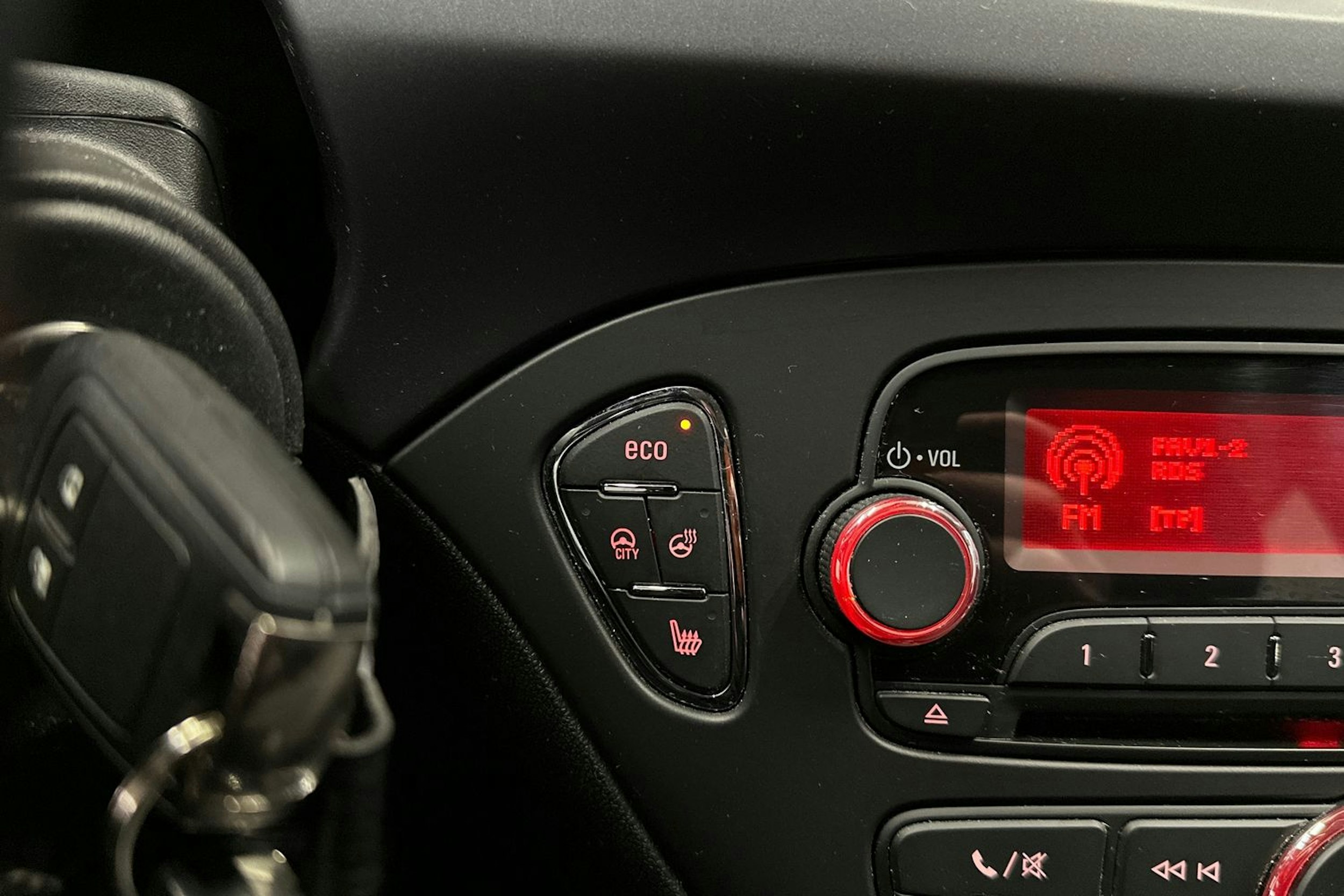 valkoinen Opel Corsa 2016 kuva 16.