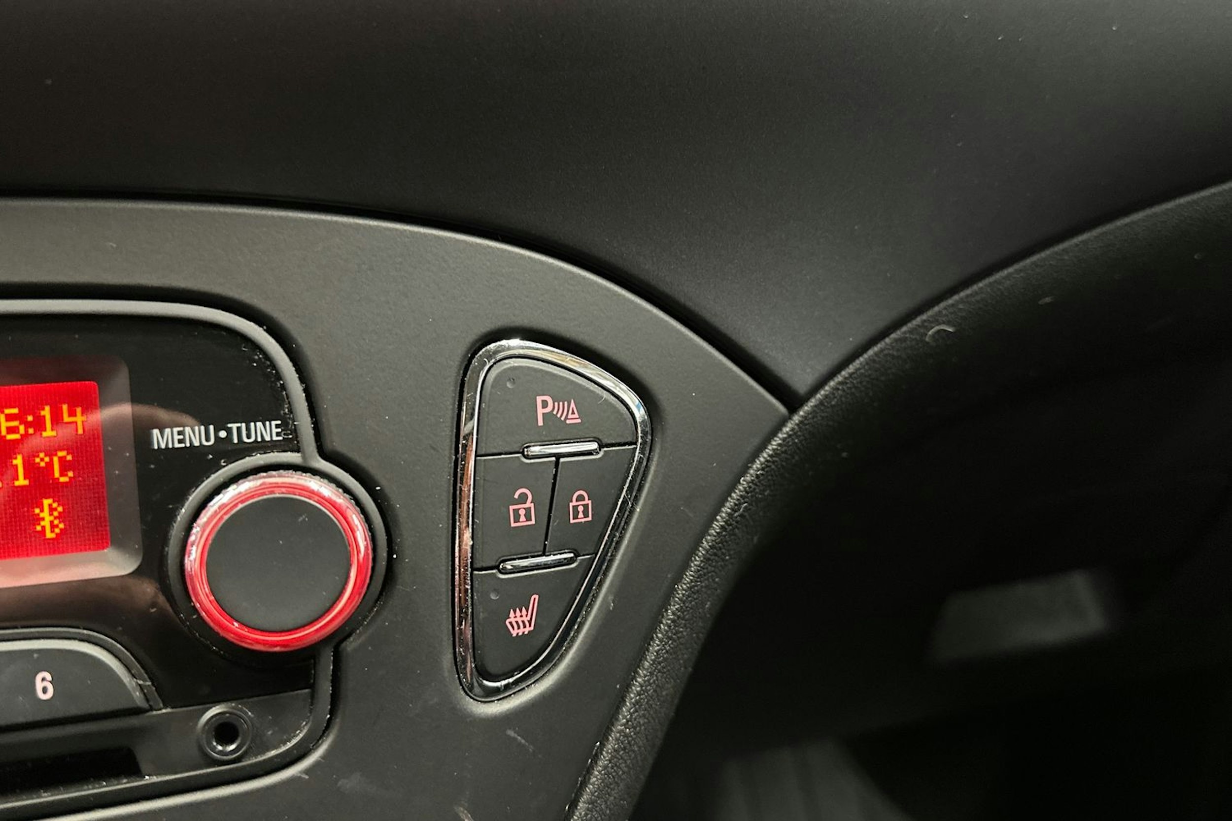 valkoinen Opel Corsa 2016 kuva 17.