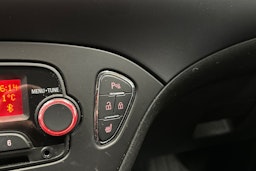 valkoinen Opel Corsa 2016 kuva 17.