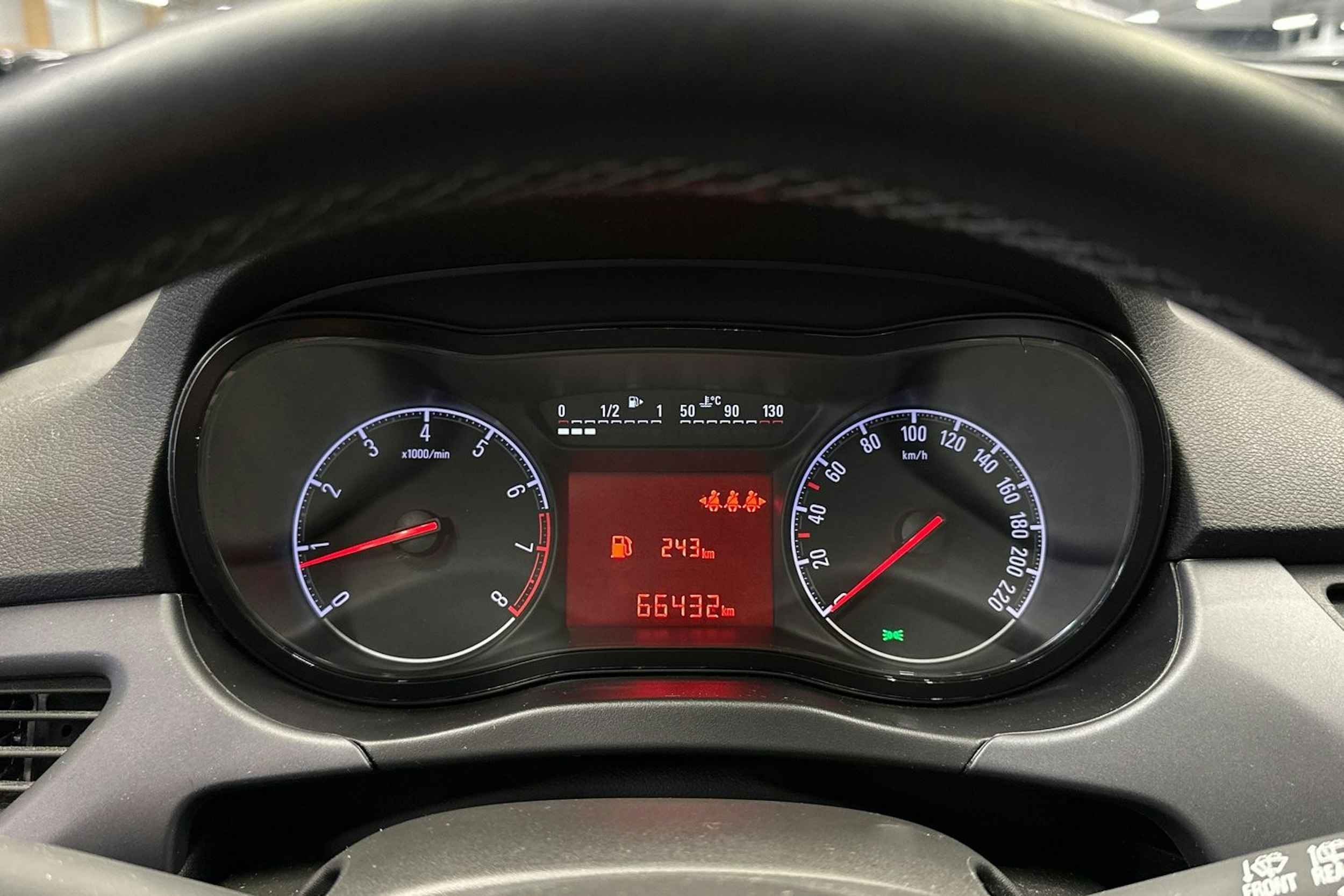 valkoinen Opel Corsa 2016 kuva 19.