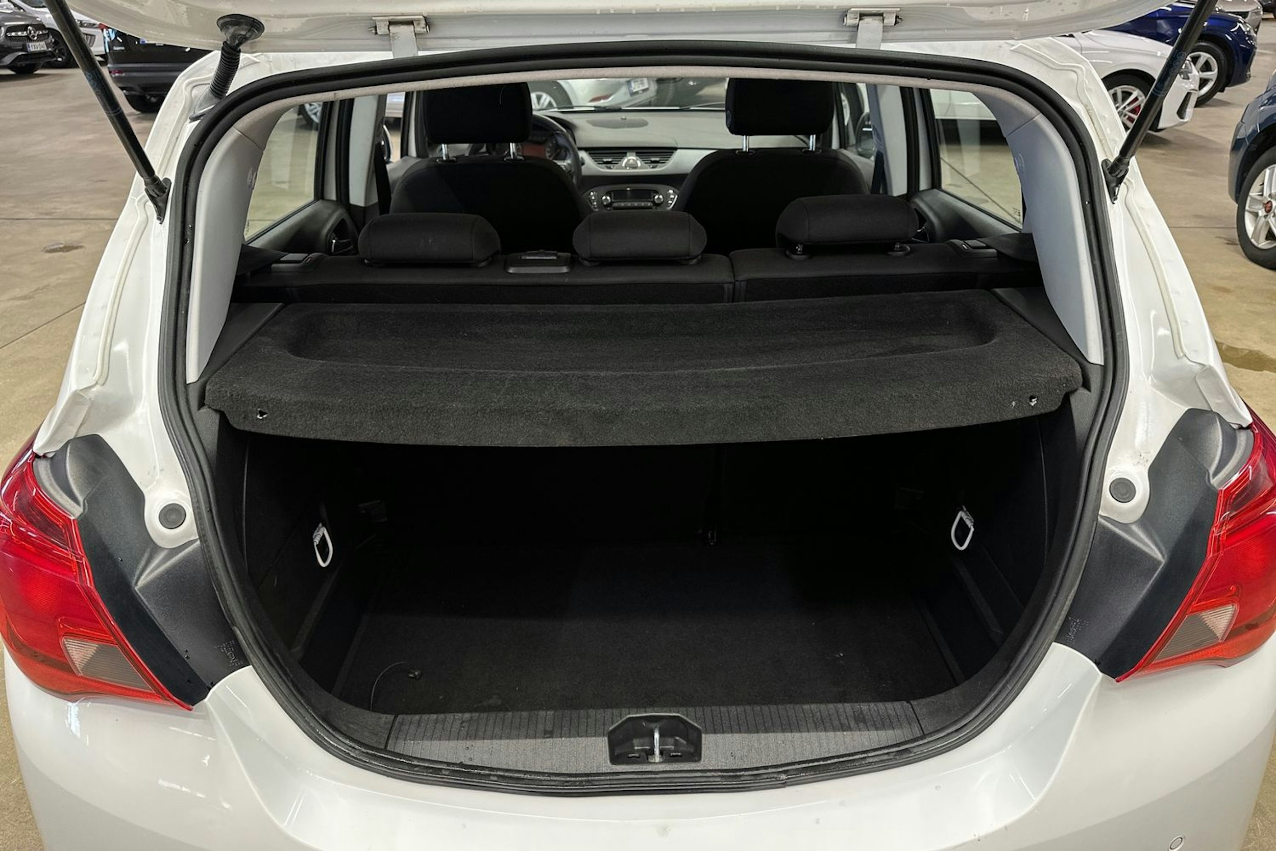 valkoinen Opel Corsa 2016 kuva 22.