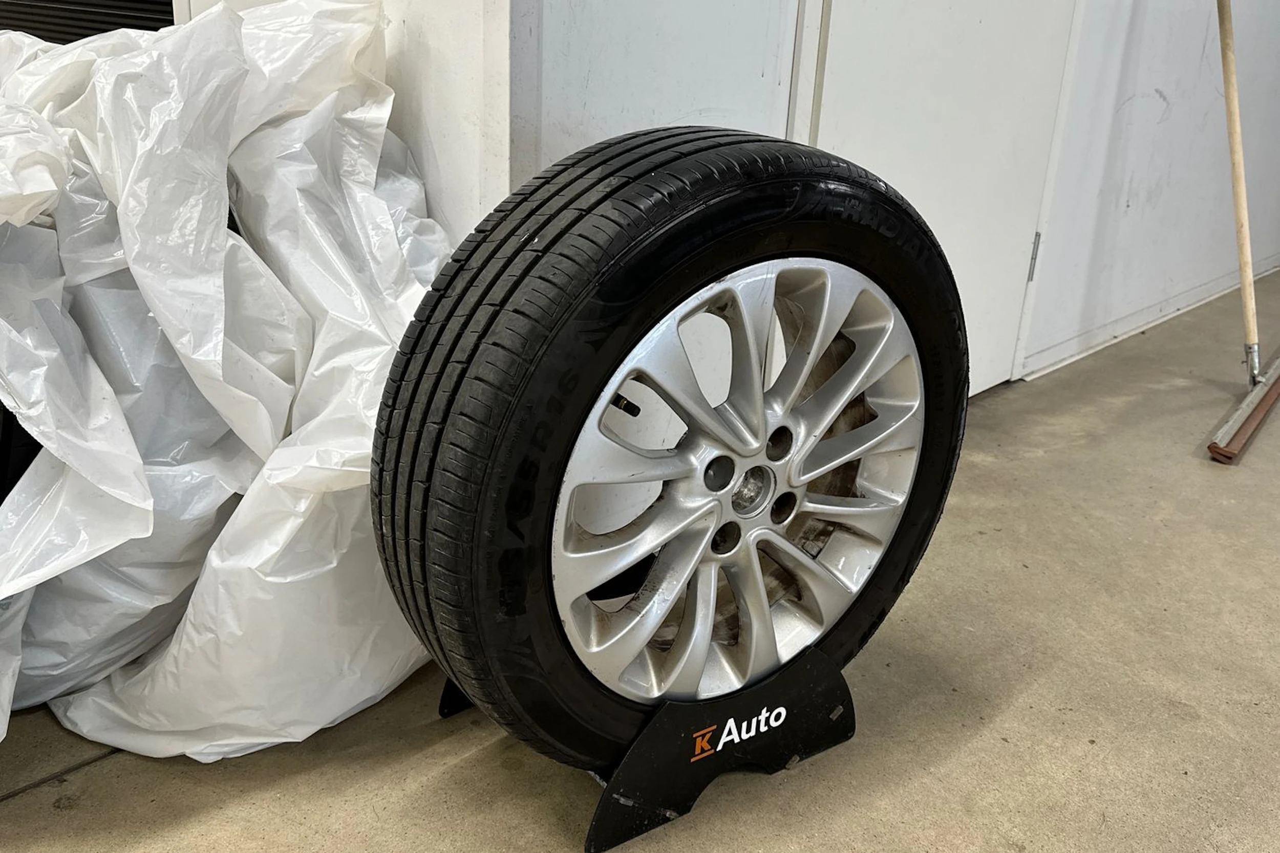 punainen Opel Corsa 2016 kuva 13.