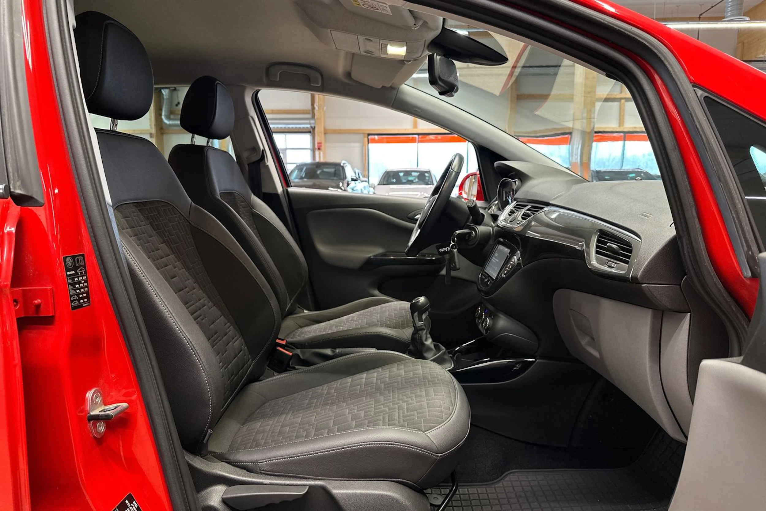 punainen Opel Corsa 2016 kuva 14.