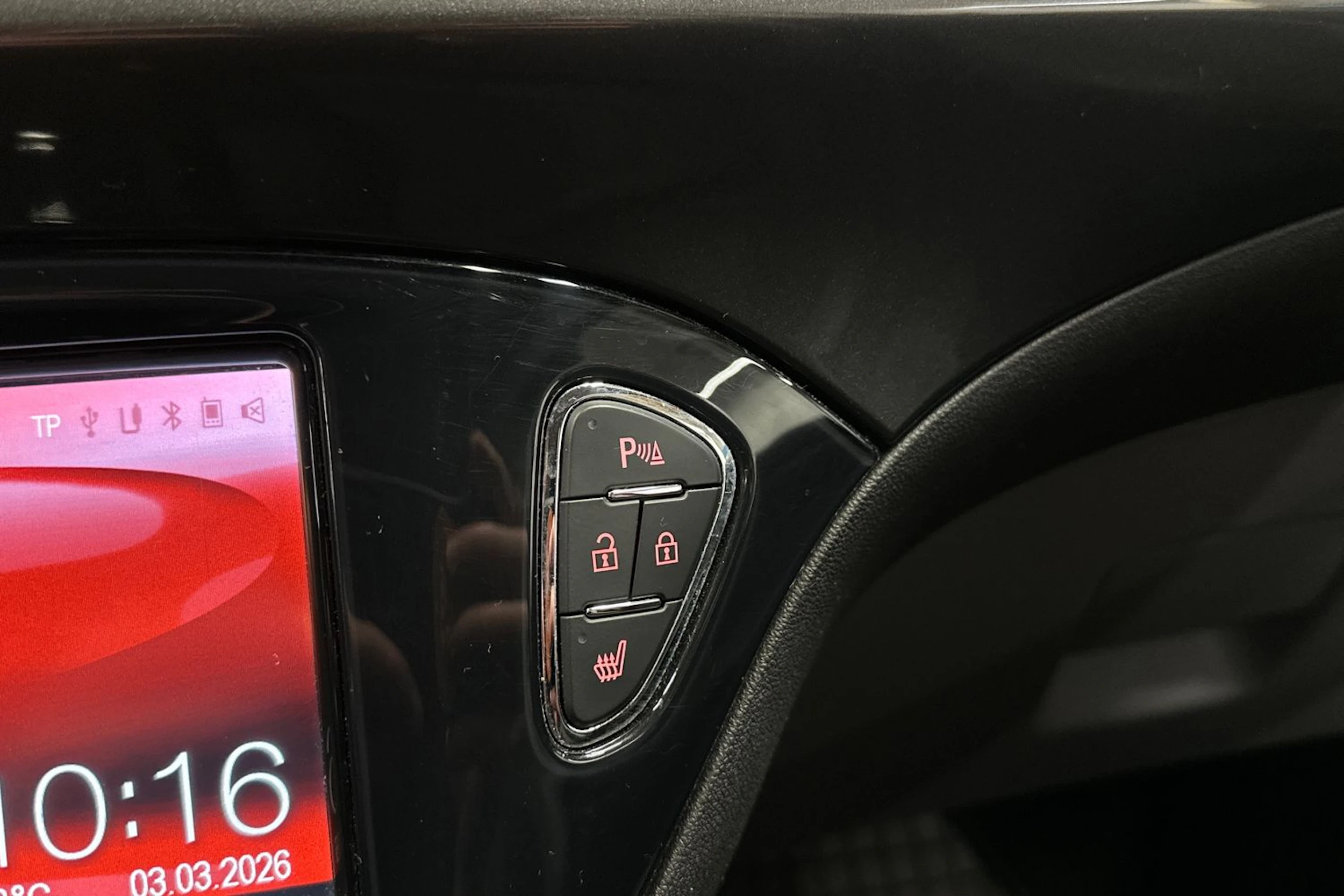 punainen Opel Corsa 2016 kuva 19.