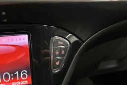 punainen Opel Corsa 2016 kuva 19.