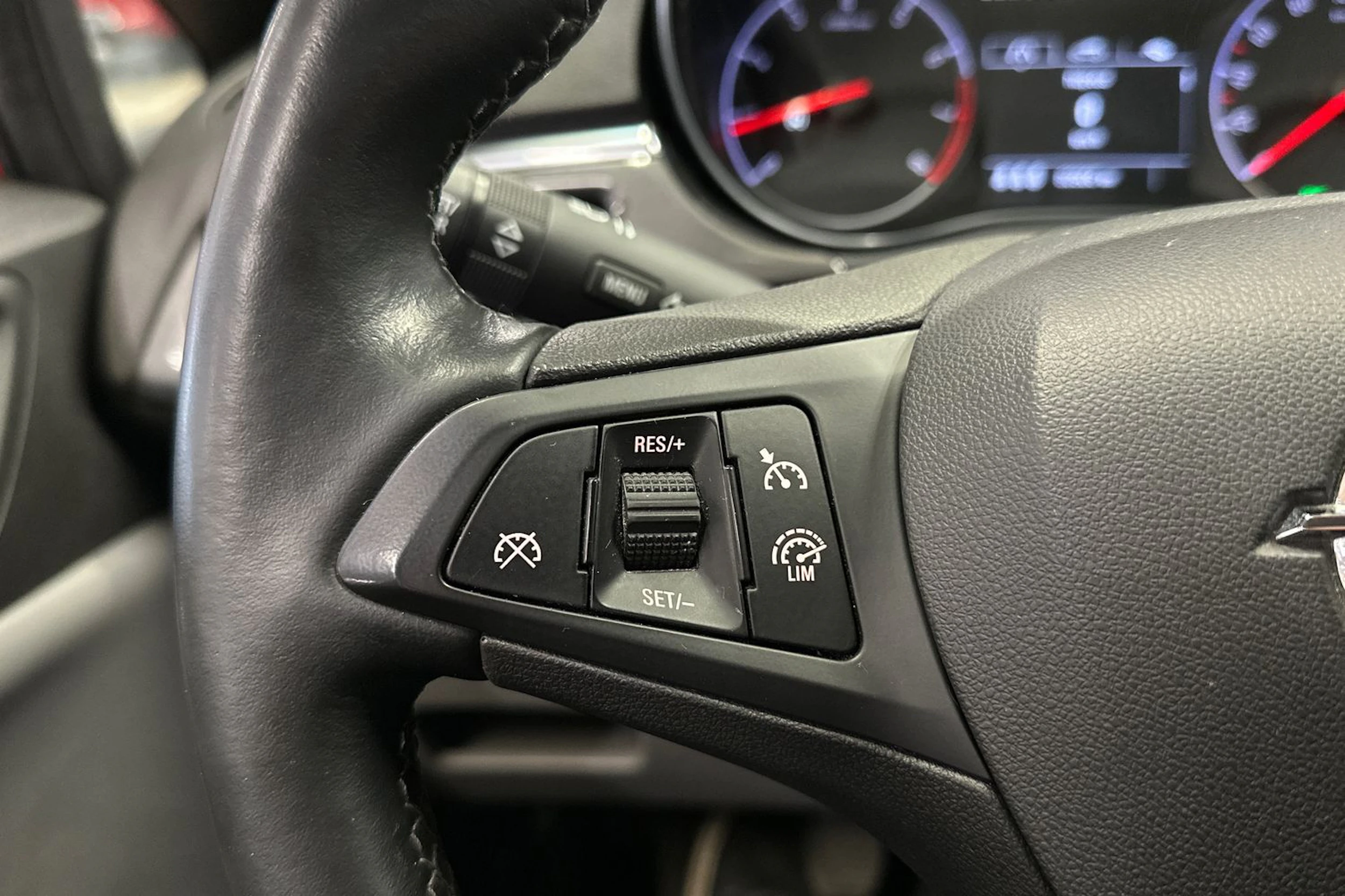 punainen Opel Corsa 2016 kuva 24.