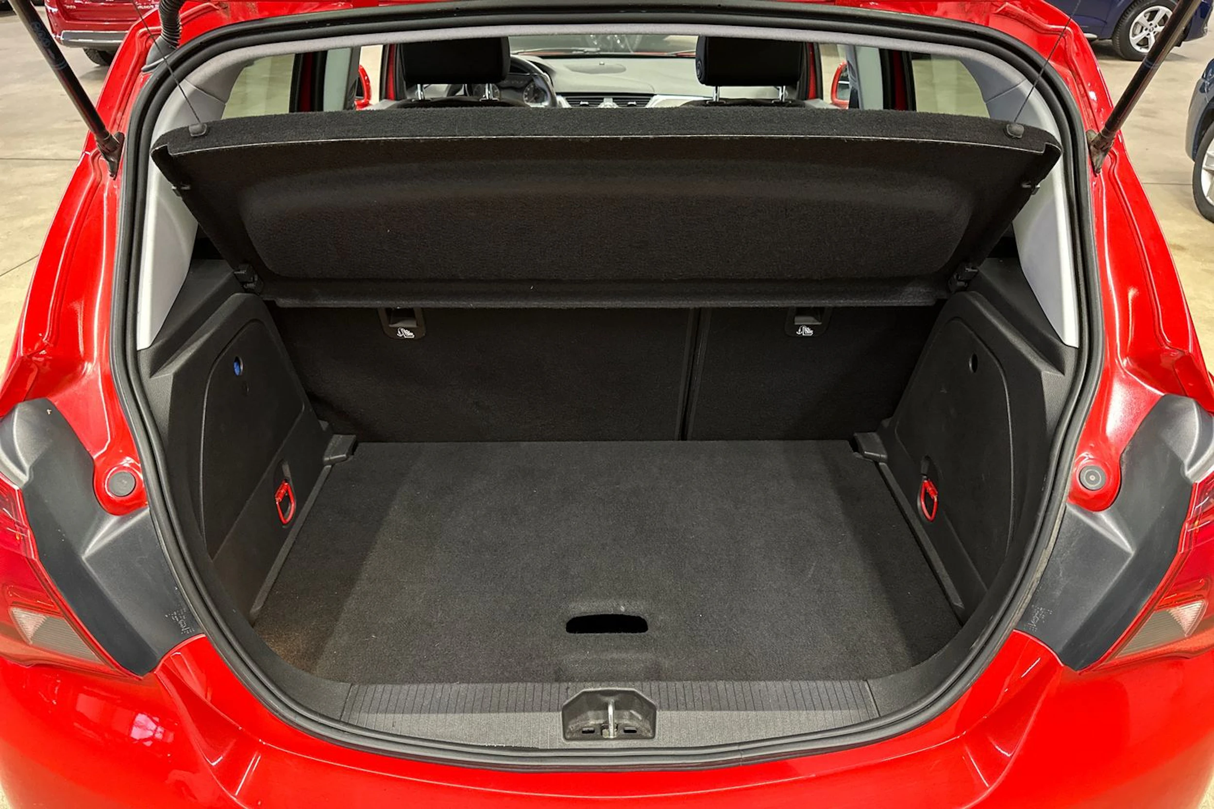 punainen Opel Corsa 2016 kuva 28.