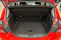 punainen Opel Corsa 2016 kuva 28.