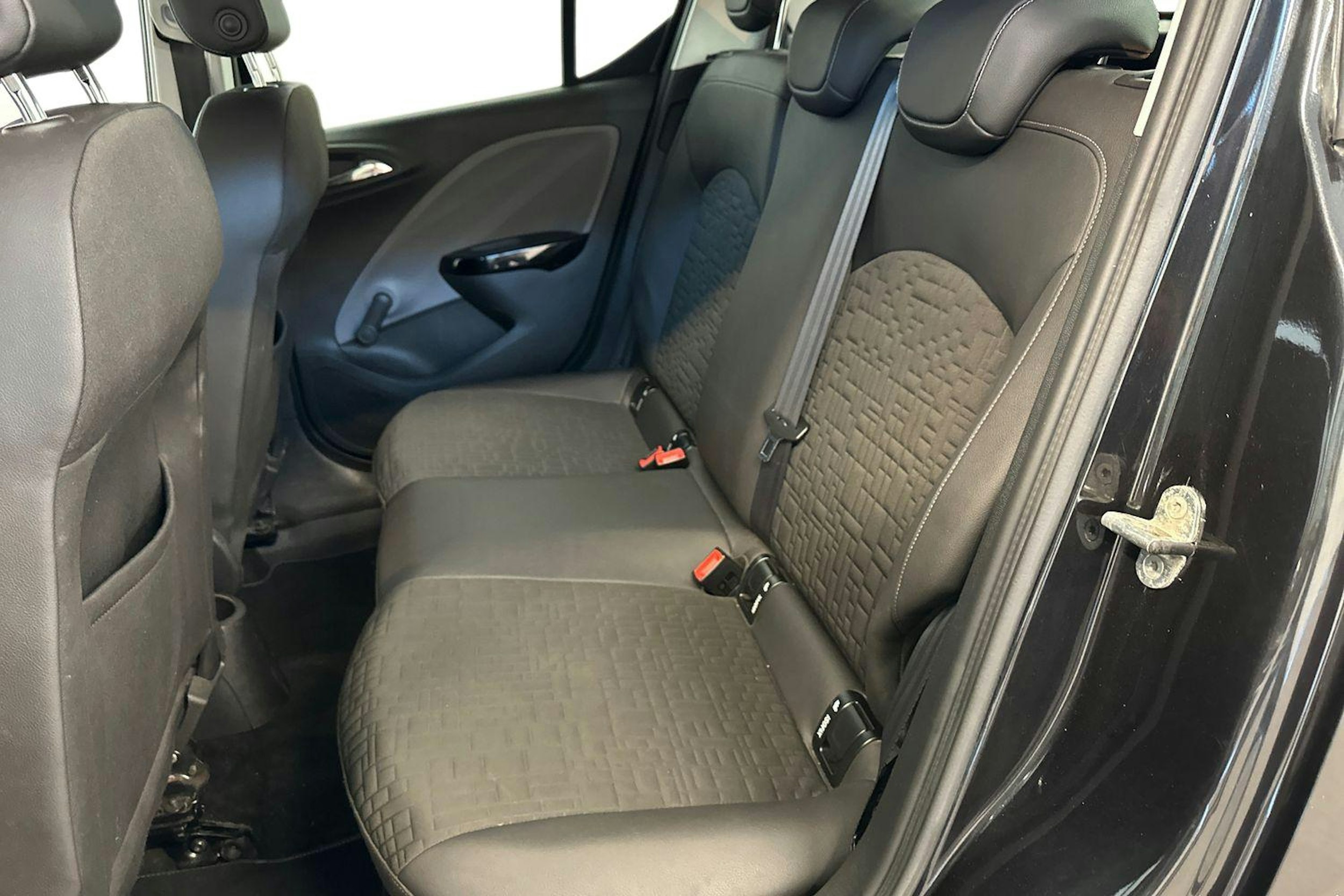 musta Opel Corsa 2016 kuva 10.