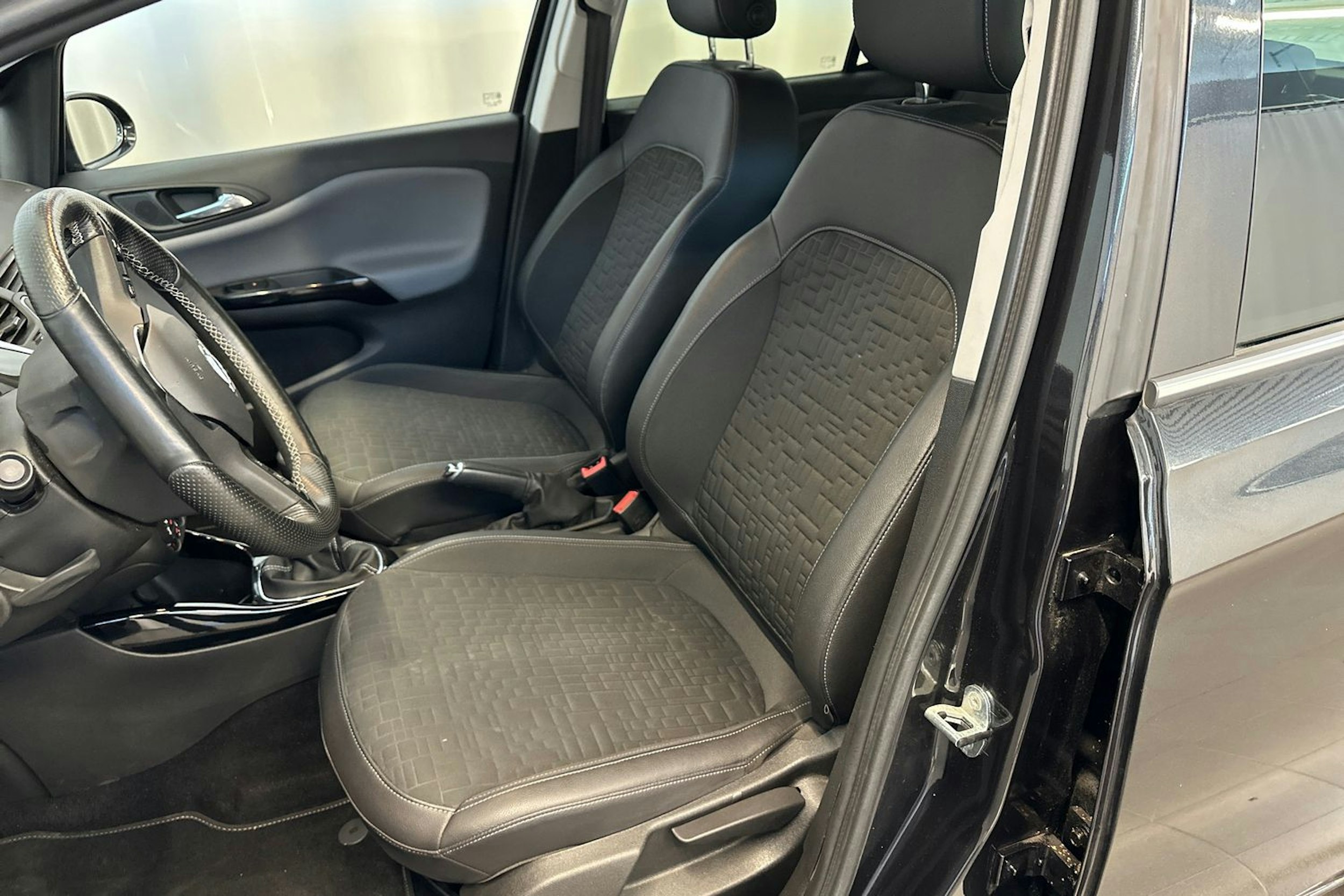musta Opel Corsa 2016 kuva 16.