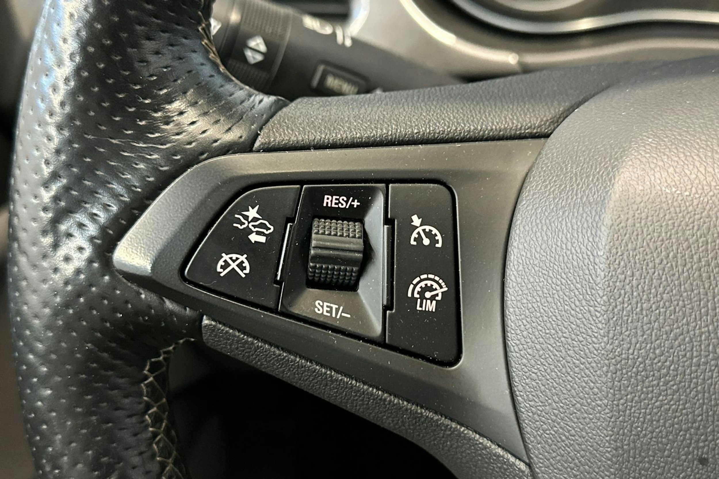 musta Opel Corsa 2016 kuva 19.