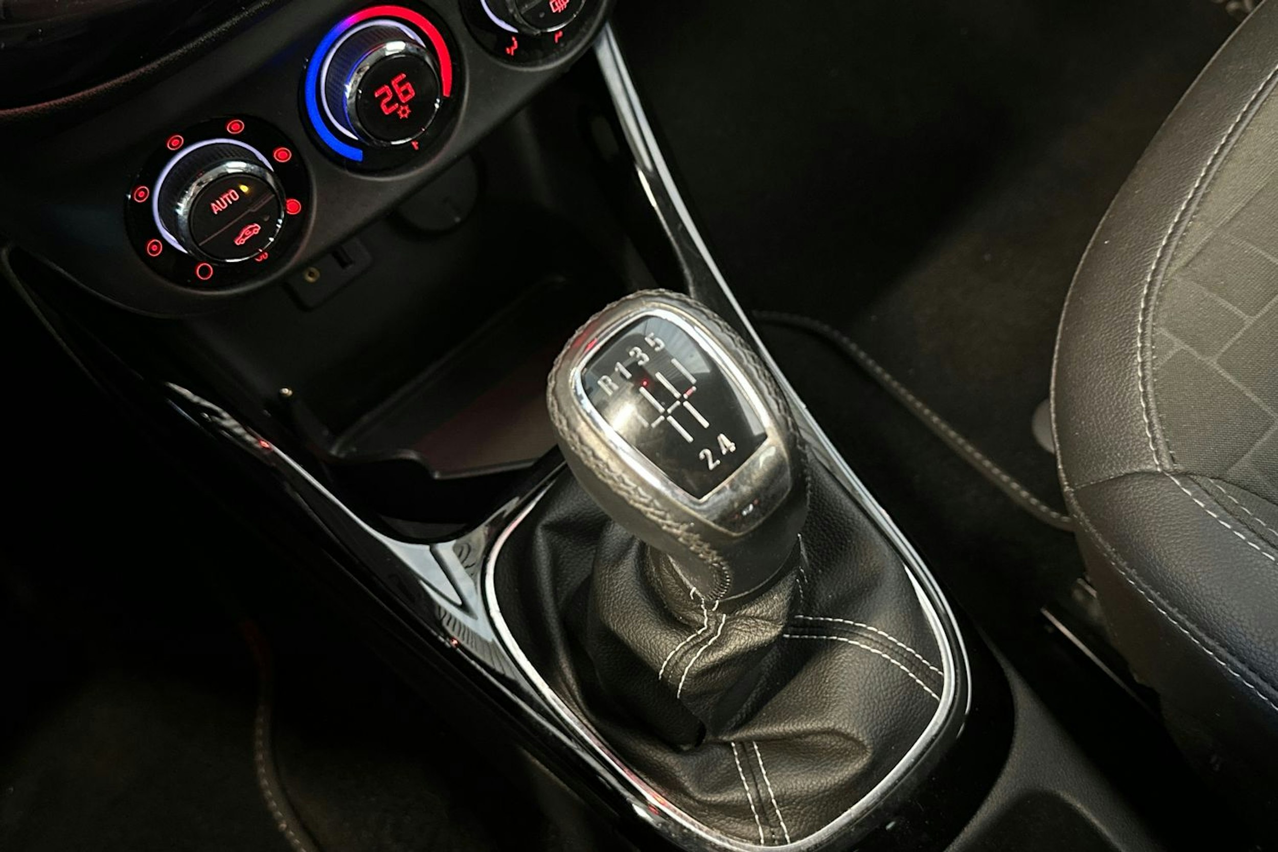 musta Opel Corsa 2016 kuva 28.