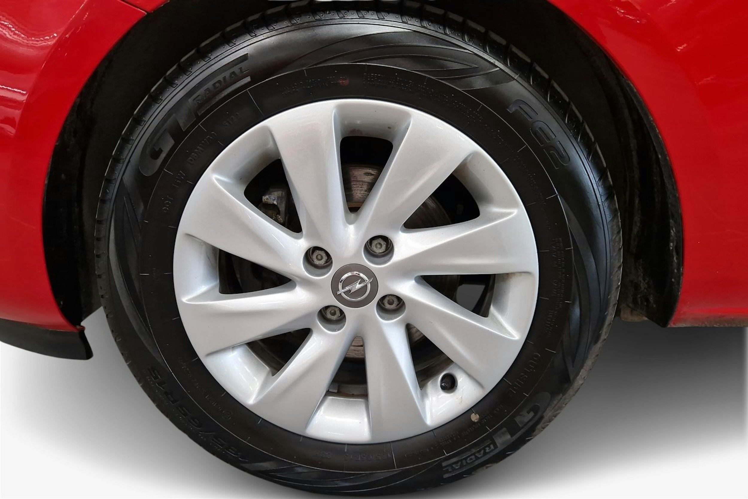 Punainen Opel CORSA 2016 kuva 11.