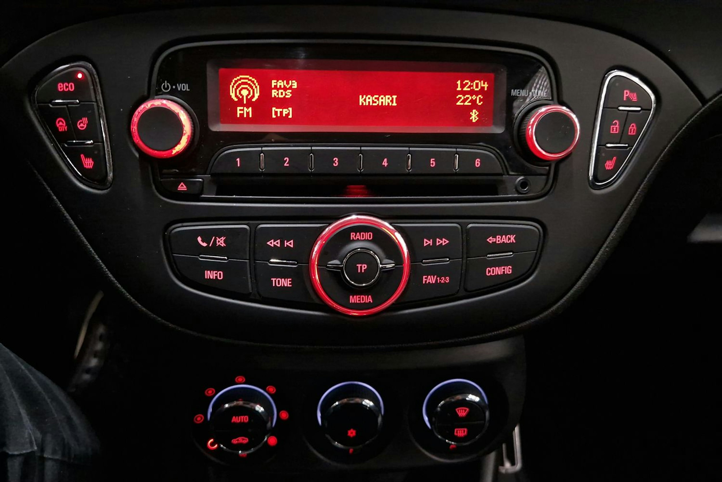 Punainen Opel CORSA 2016 kuva 17.