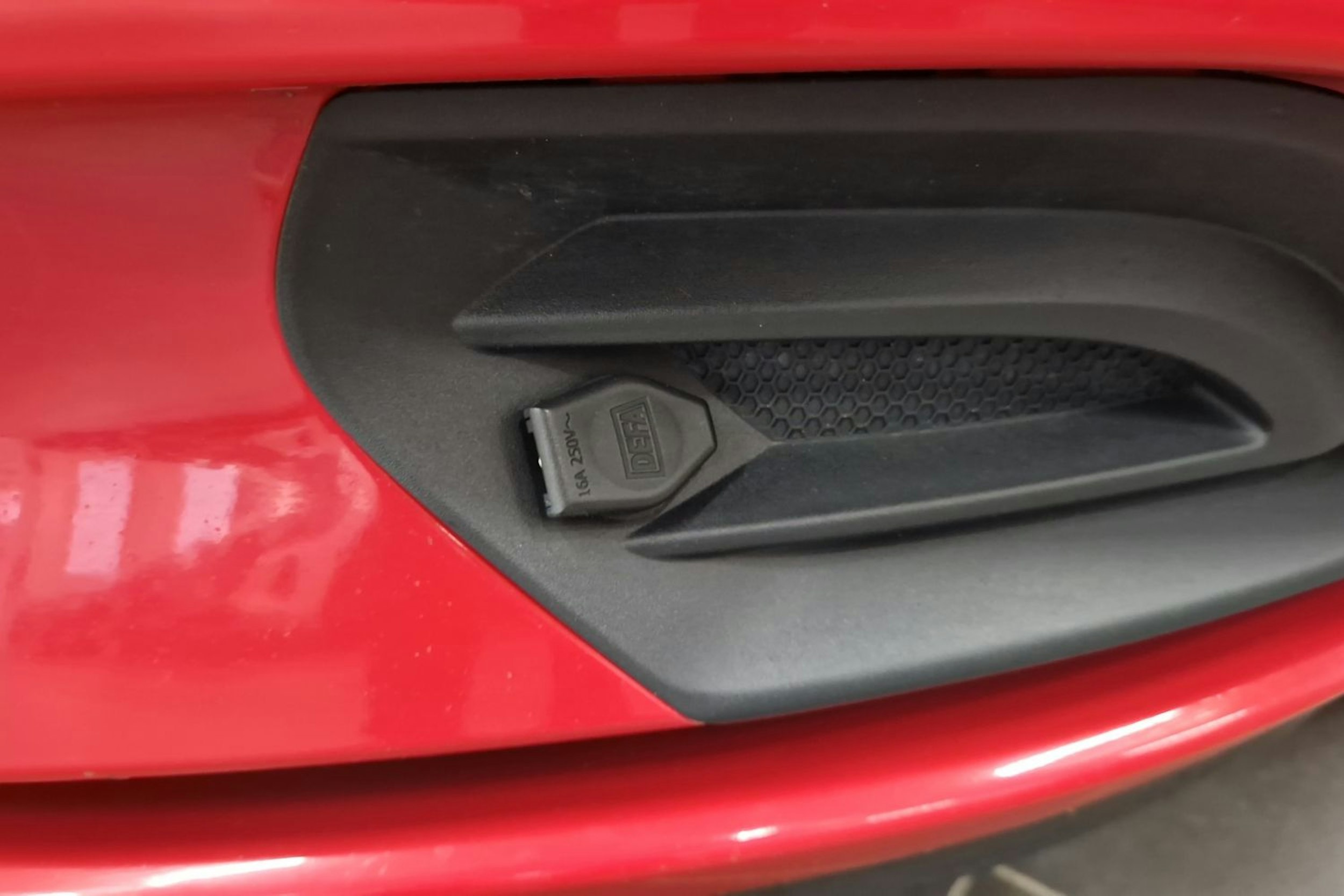 Punainen Opel CORSA 2016 kuva 20.