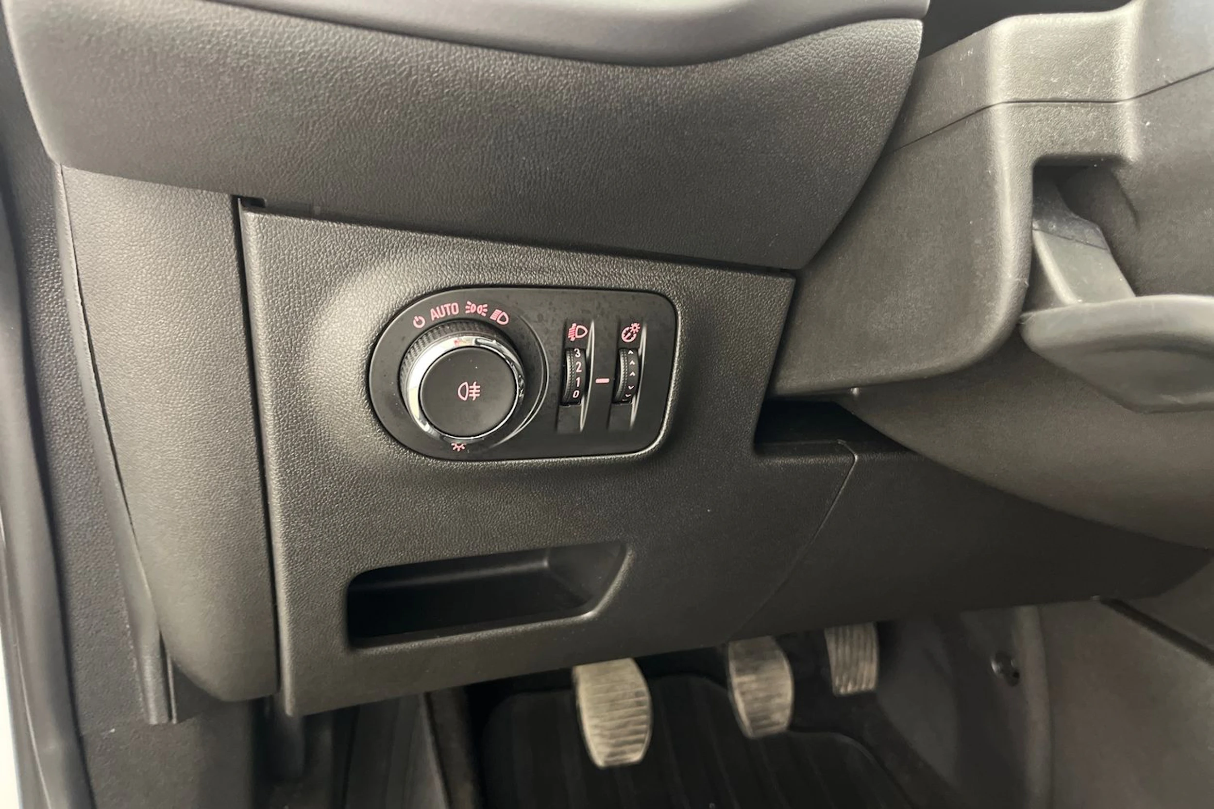 Valkoinen Opel CORSA 2016 kuva 16.